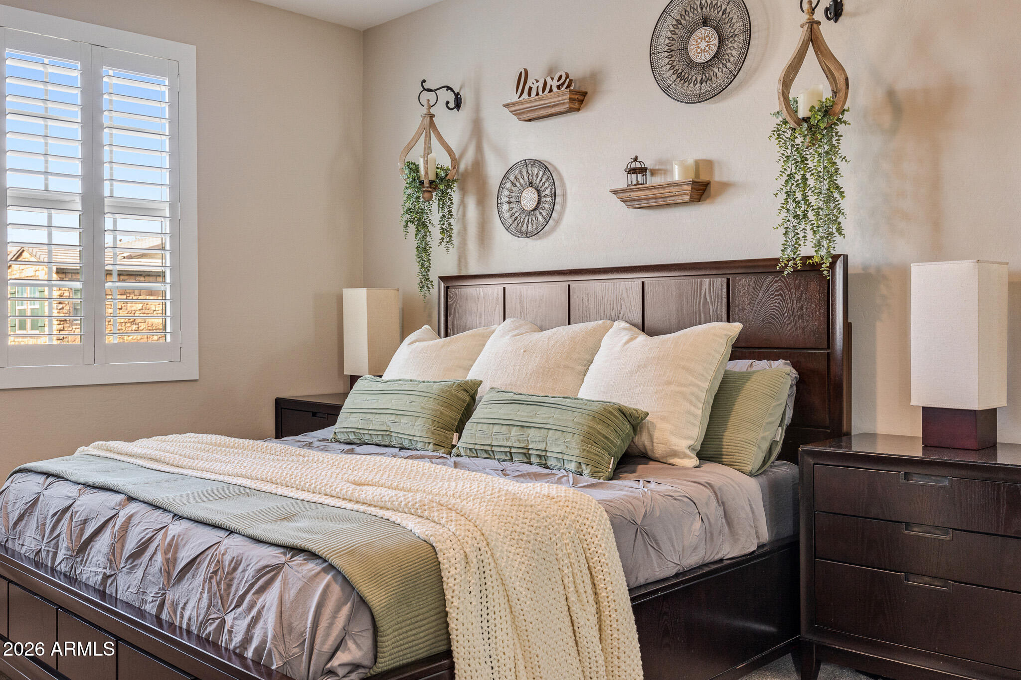 2754 S HARMONY Avenue