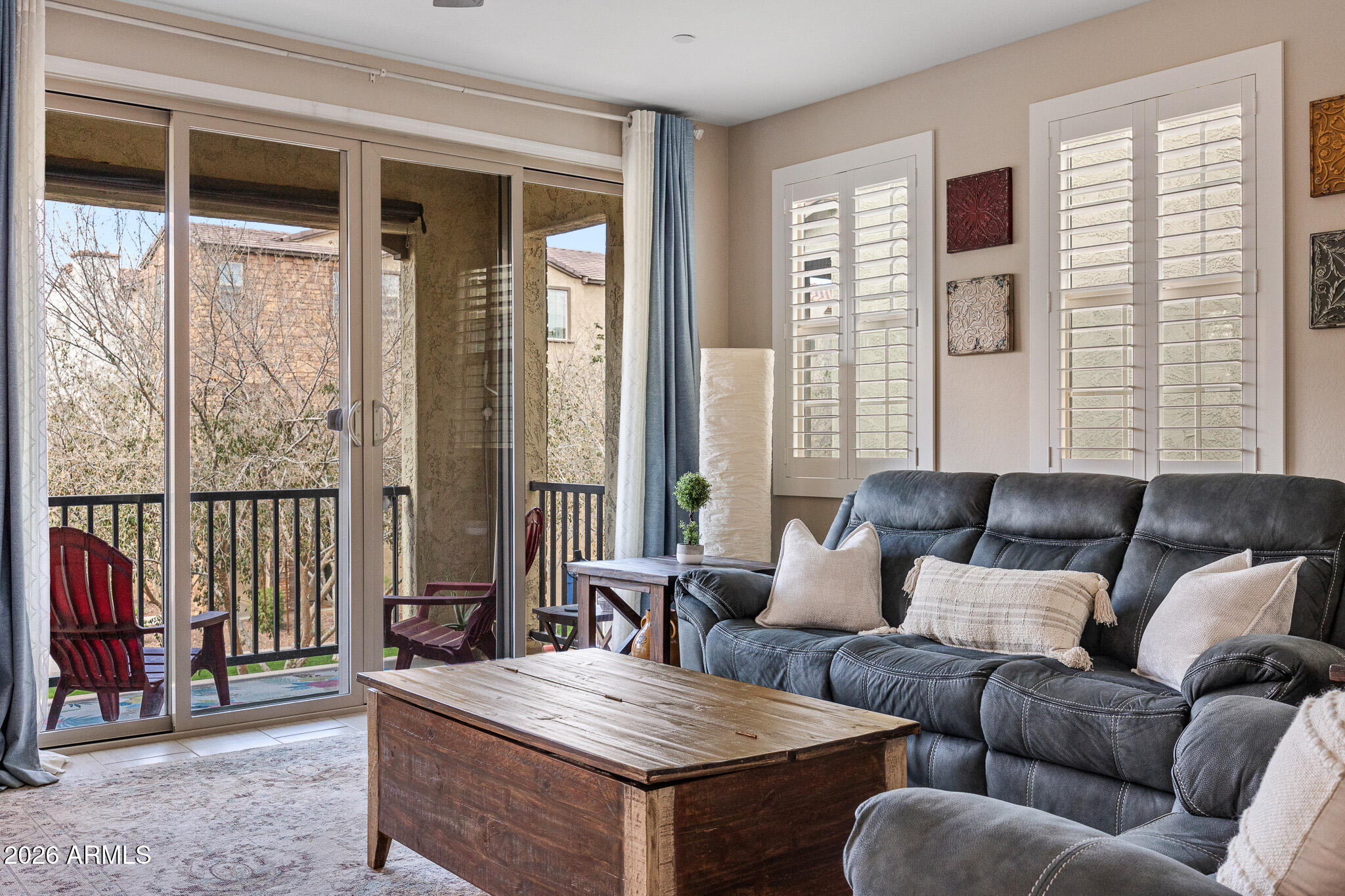 2754 S HARMONY Avenue