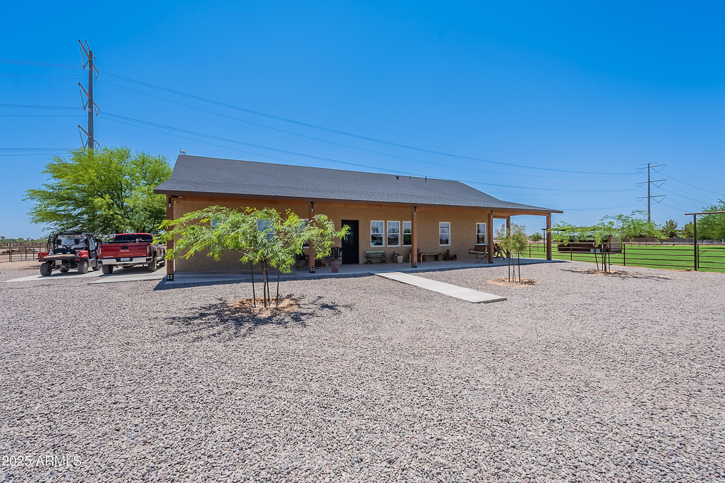 1017 W ANDREW Lane