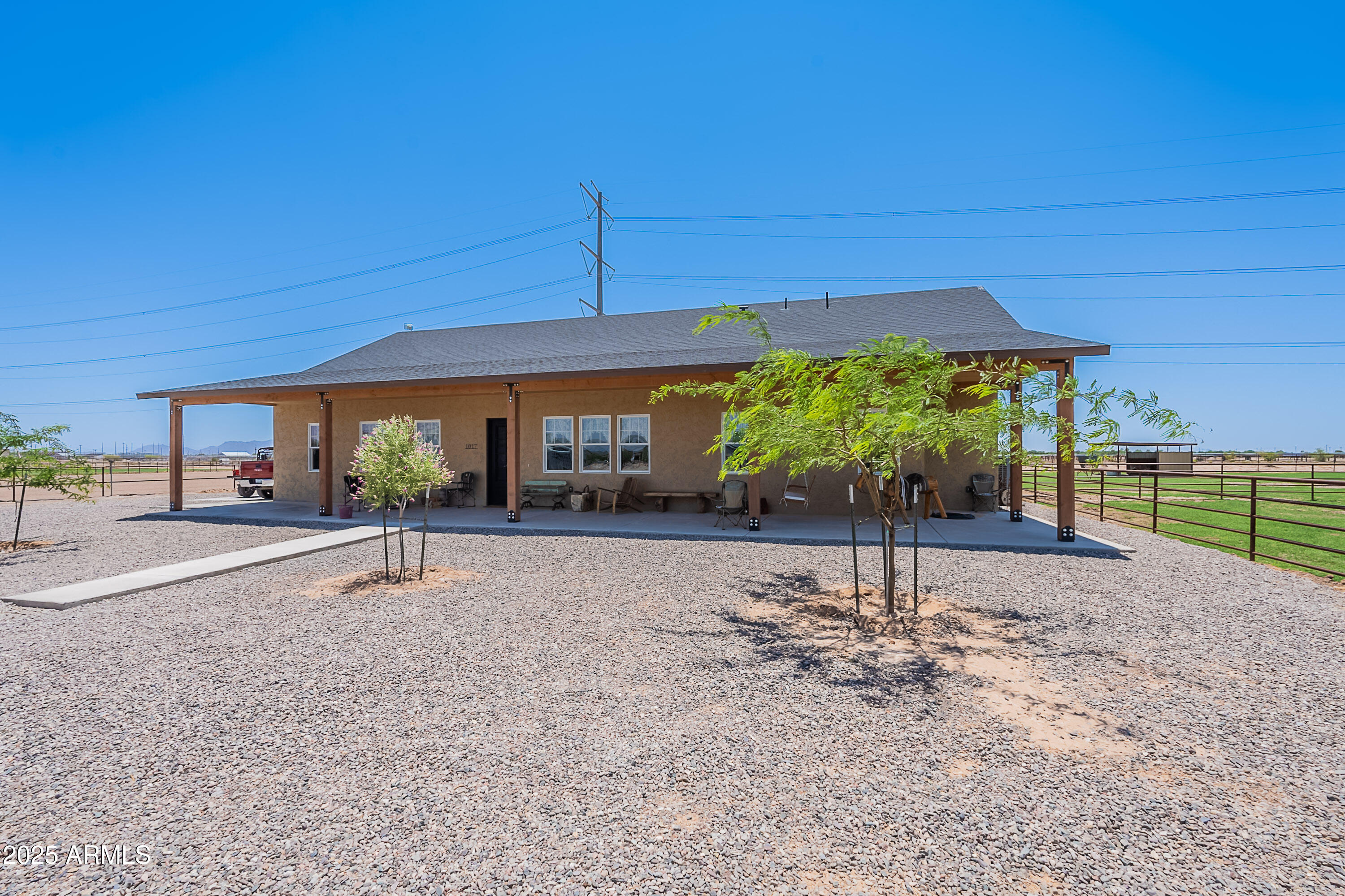 1017 W ANDREW Lane