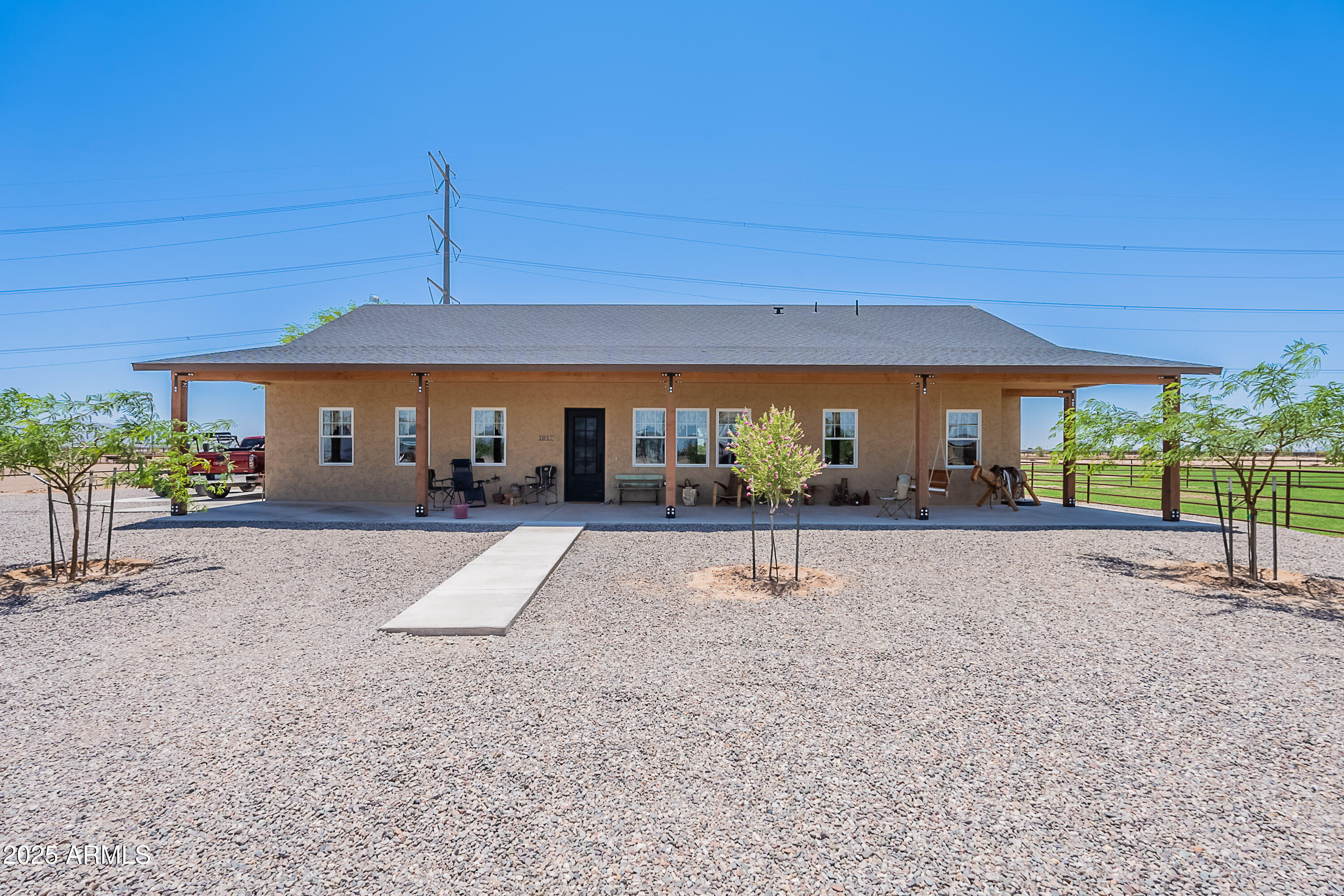 1017 W ANDREW Lane