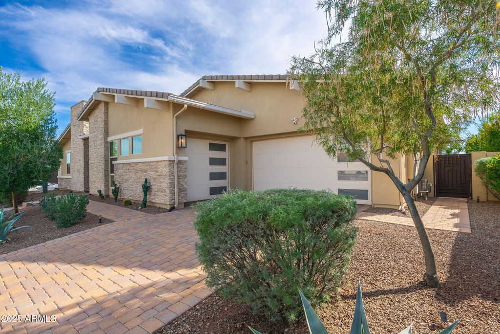 Photo of 13833 W Bloomington Street, Litchfield Park, AZ 85340 (MLS # 6950414)