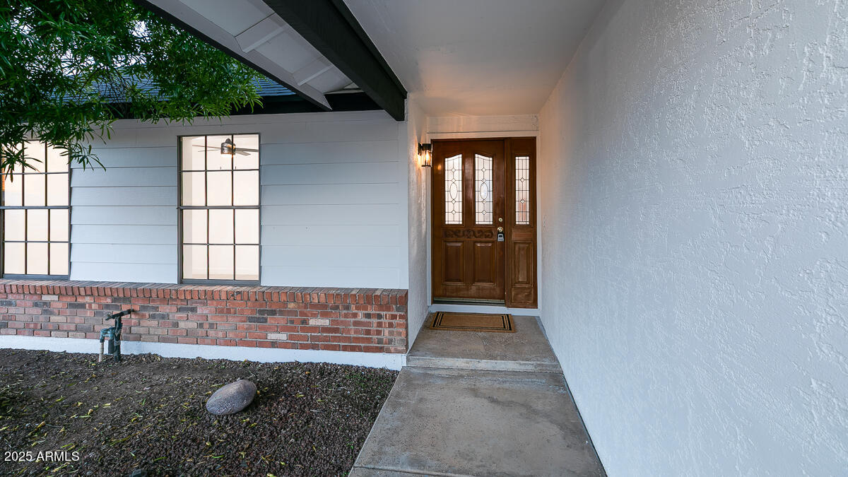 1519 W MISSION Drive