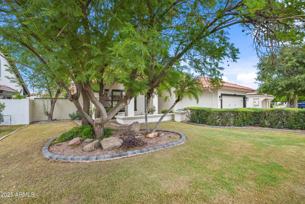 Photo of 2036 E Catamaran Drive, Gilbert, AZ 85234 (MLS # 6931638)