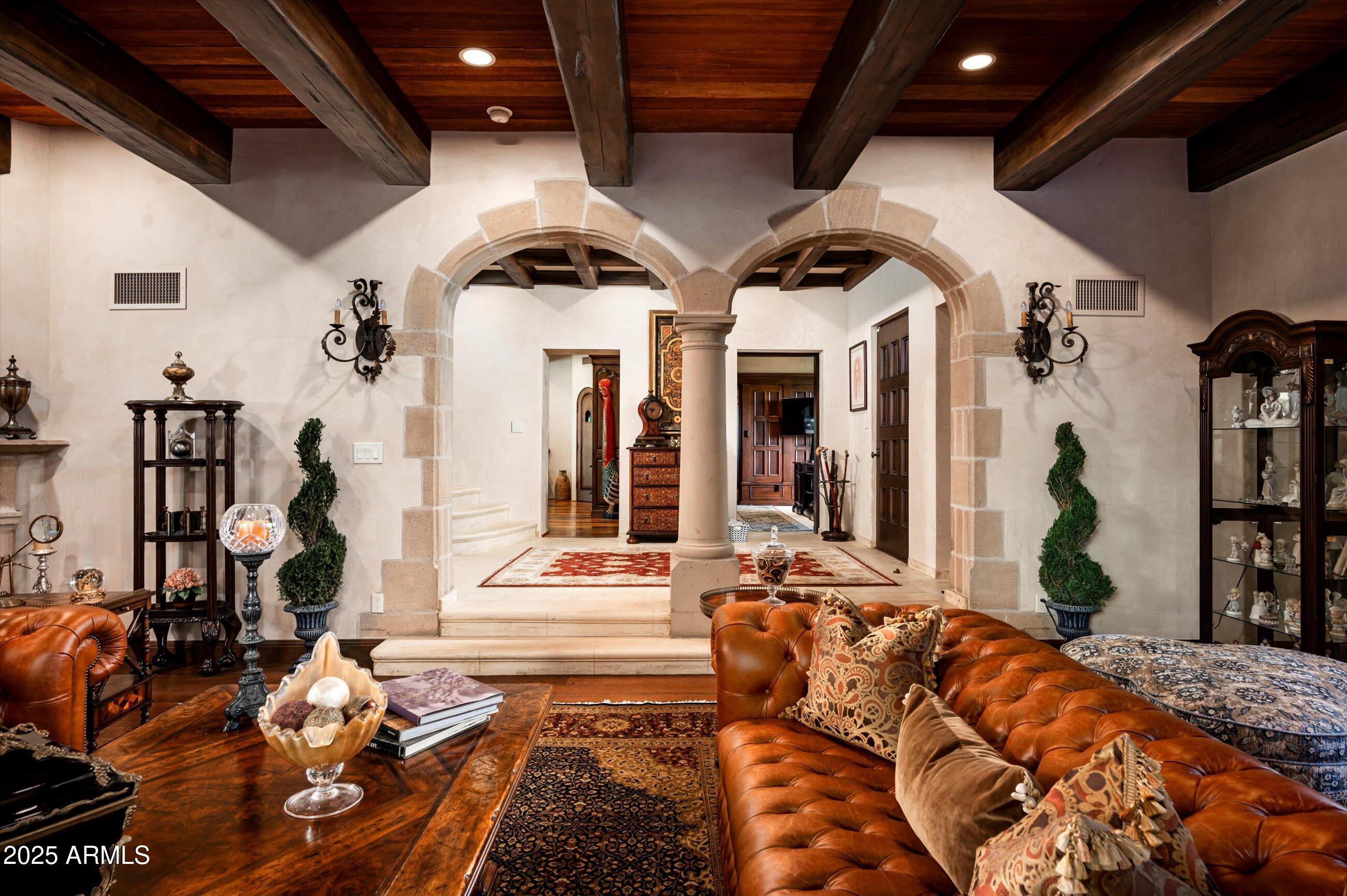 1015 W ENCANTO Boulevard