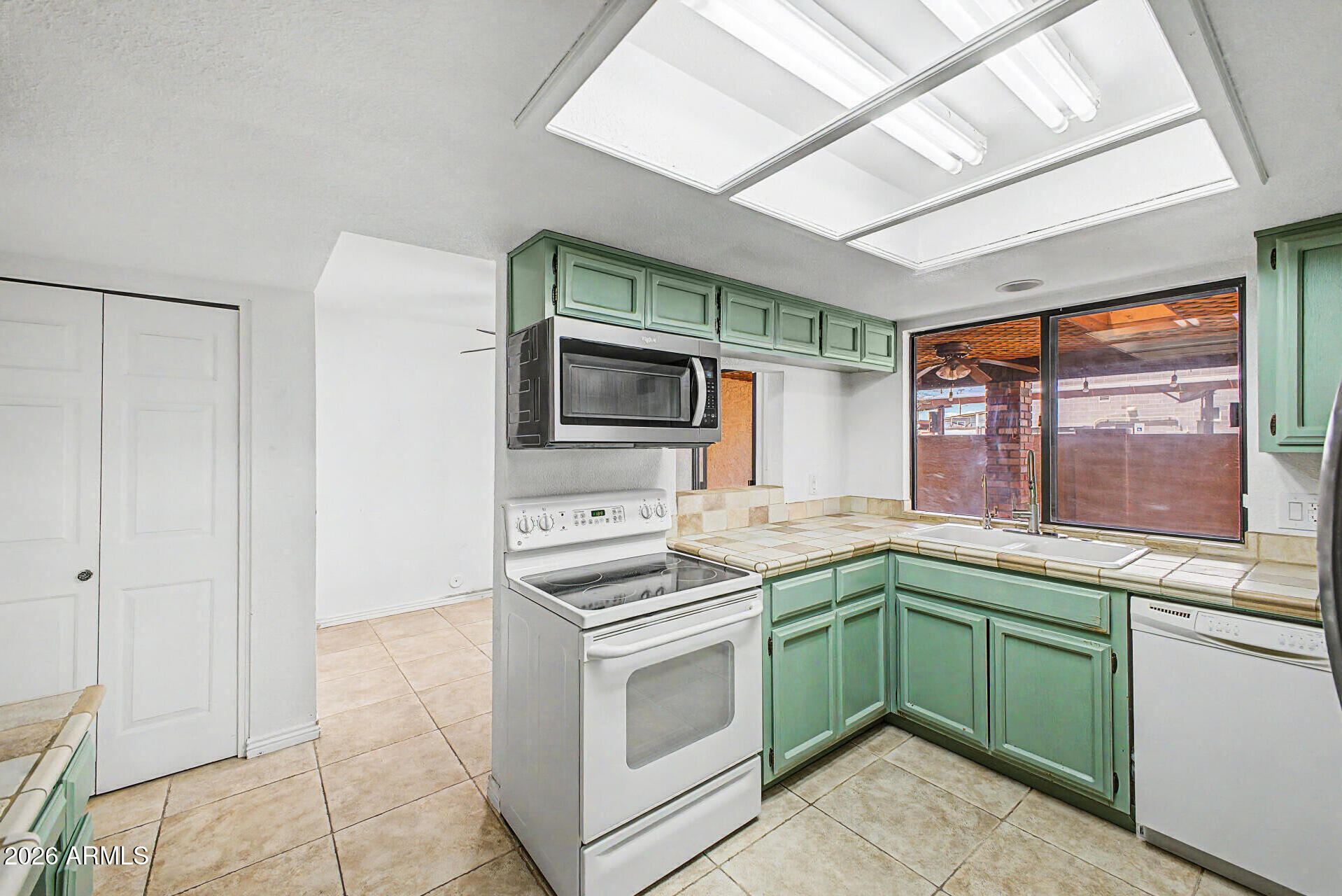 2518 E SHAW BUTTE Drive