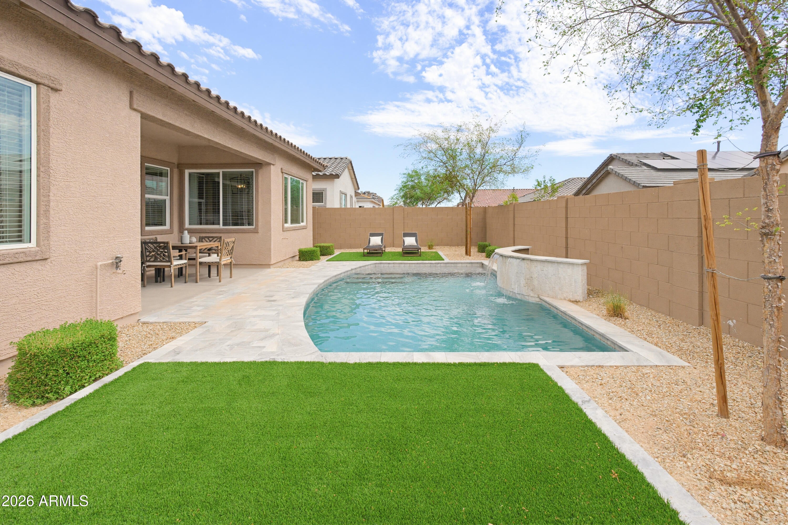 15053 W DESERT HOLLOW Drive