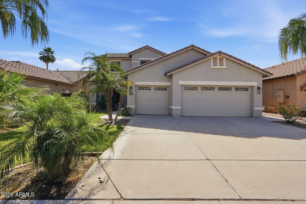 Photo of 12825 W Whitton Avenue, Avondale, AZ 85392 (MLS # 6989813)
