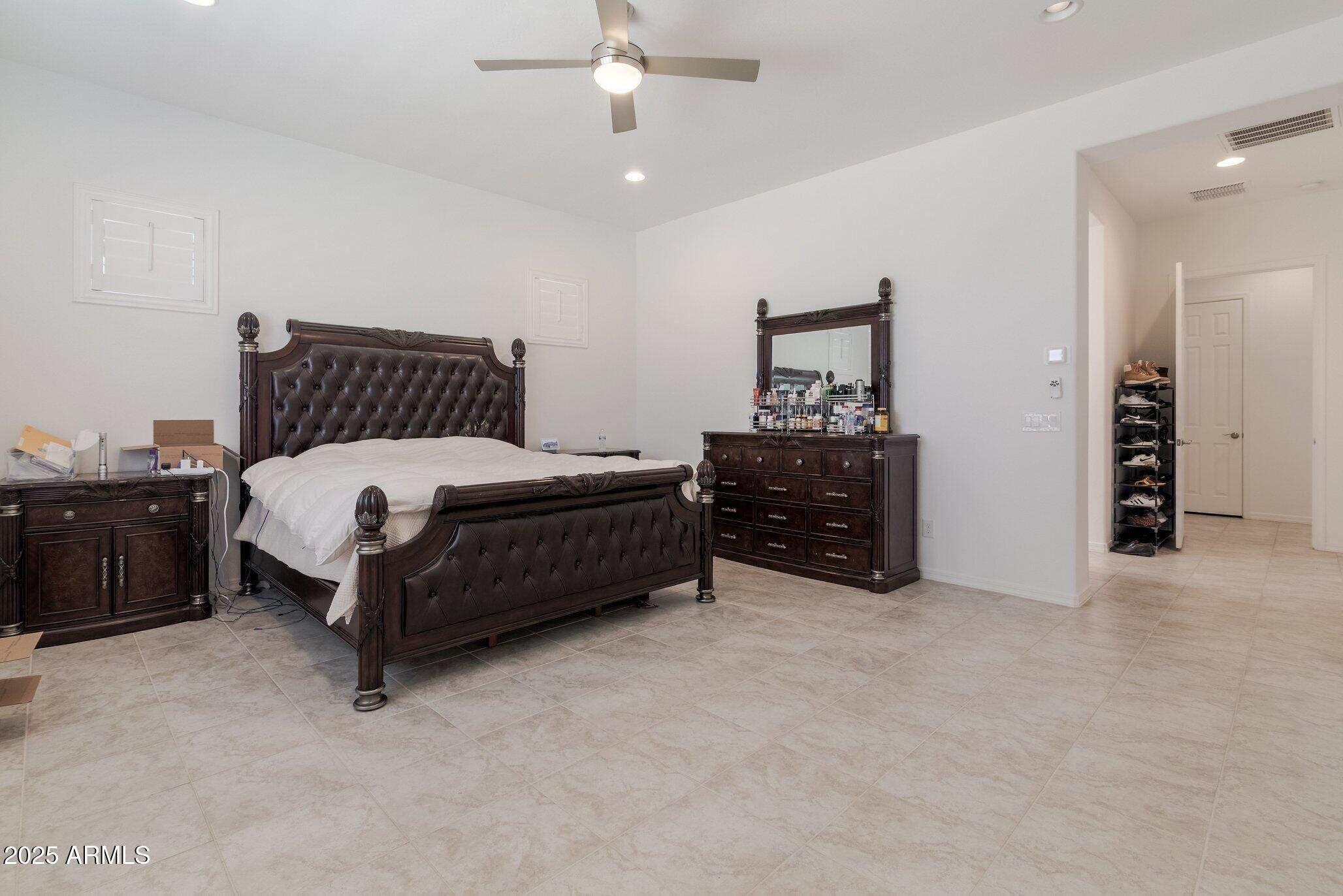 5226 W THRESHER Way