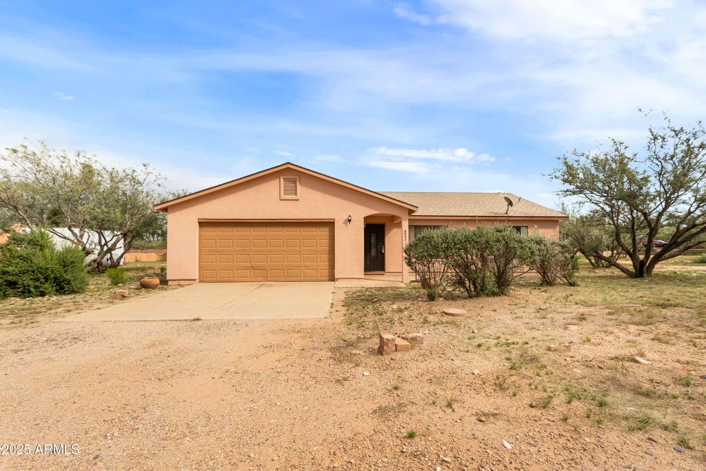 Photo of 6523 S Calle De La Naranja, Hereford, AZ 85615 (MLS # 6937746)