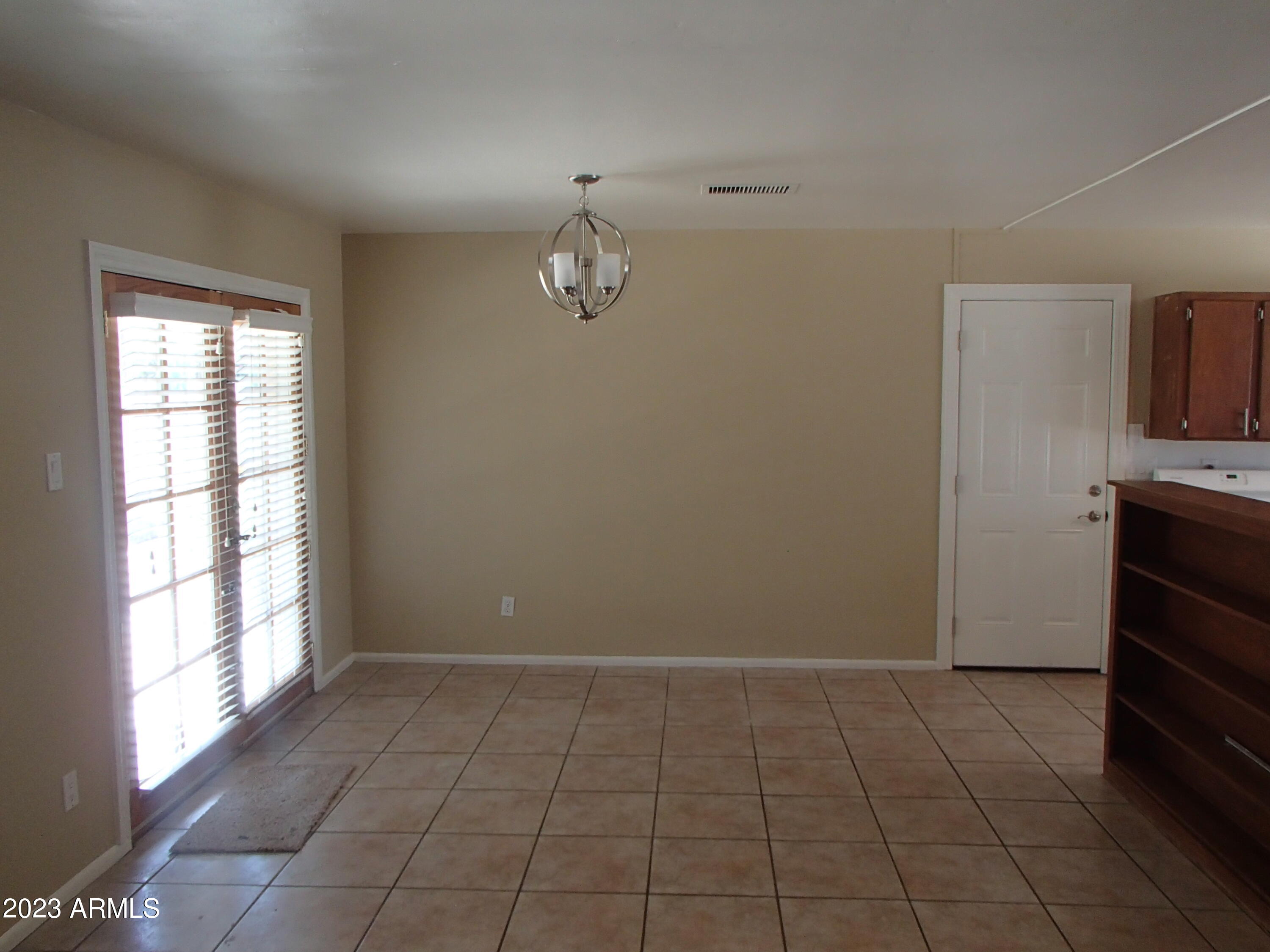 1125 W COLTER Street