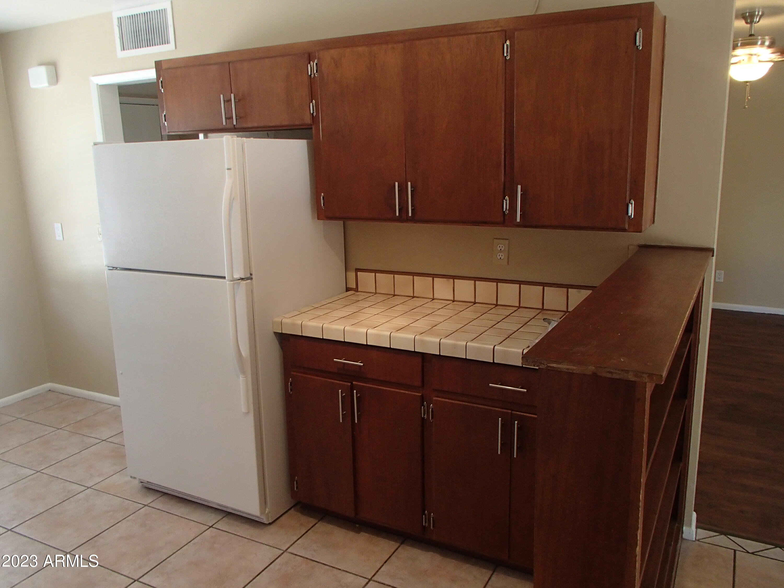 1125 W COLTER Street