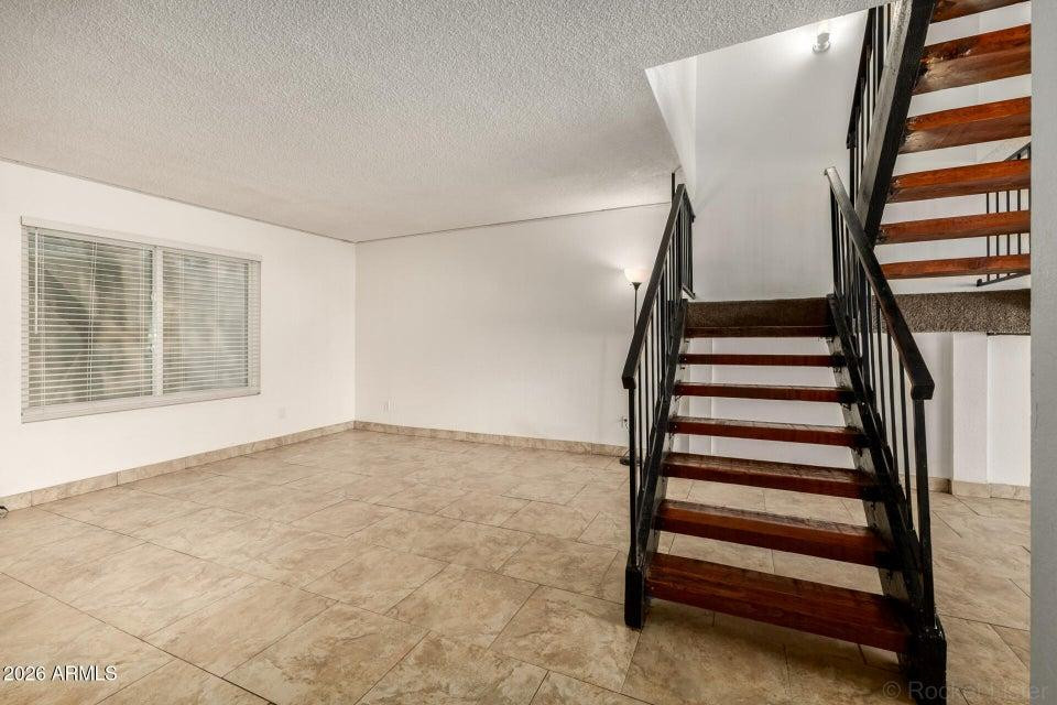 3109 W Harmont Drive