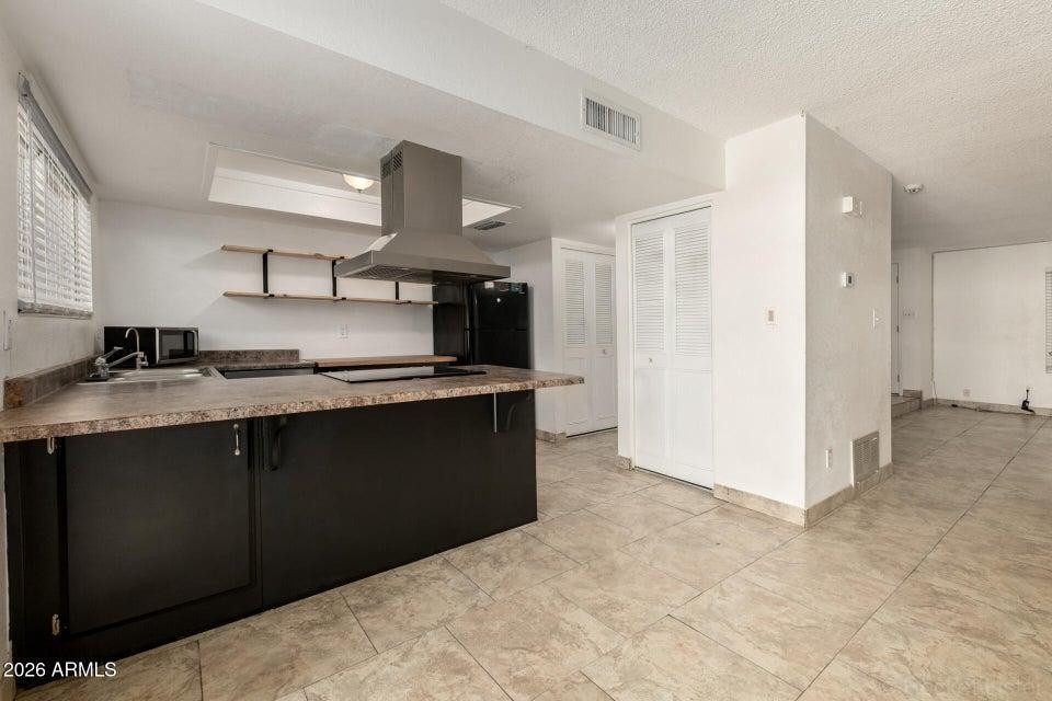 3109 W Harmont Drive