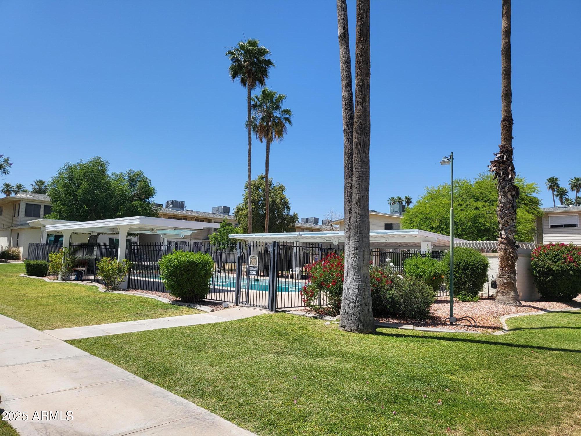 SCOTTSDALE EAST HOMES - Residential