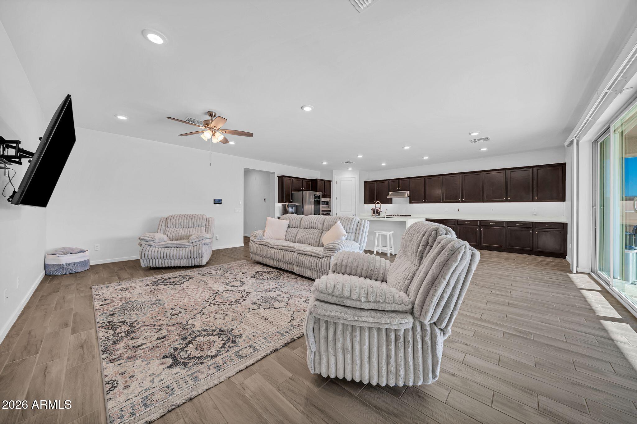 17259 W BUTLER Avenue