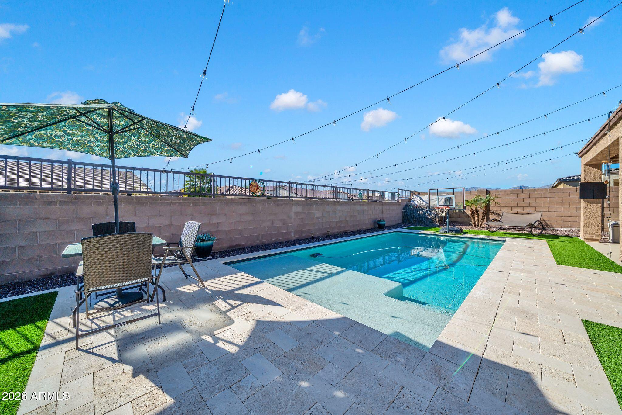 17259 W BUTLER Avenue