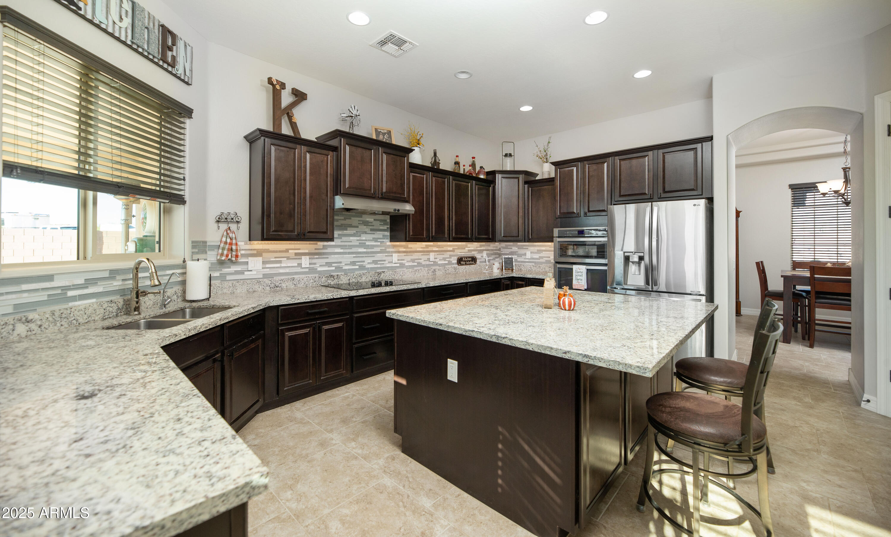 1532 N ROADRUNNER Road