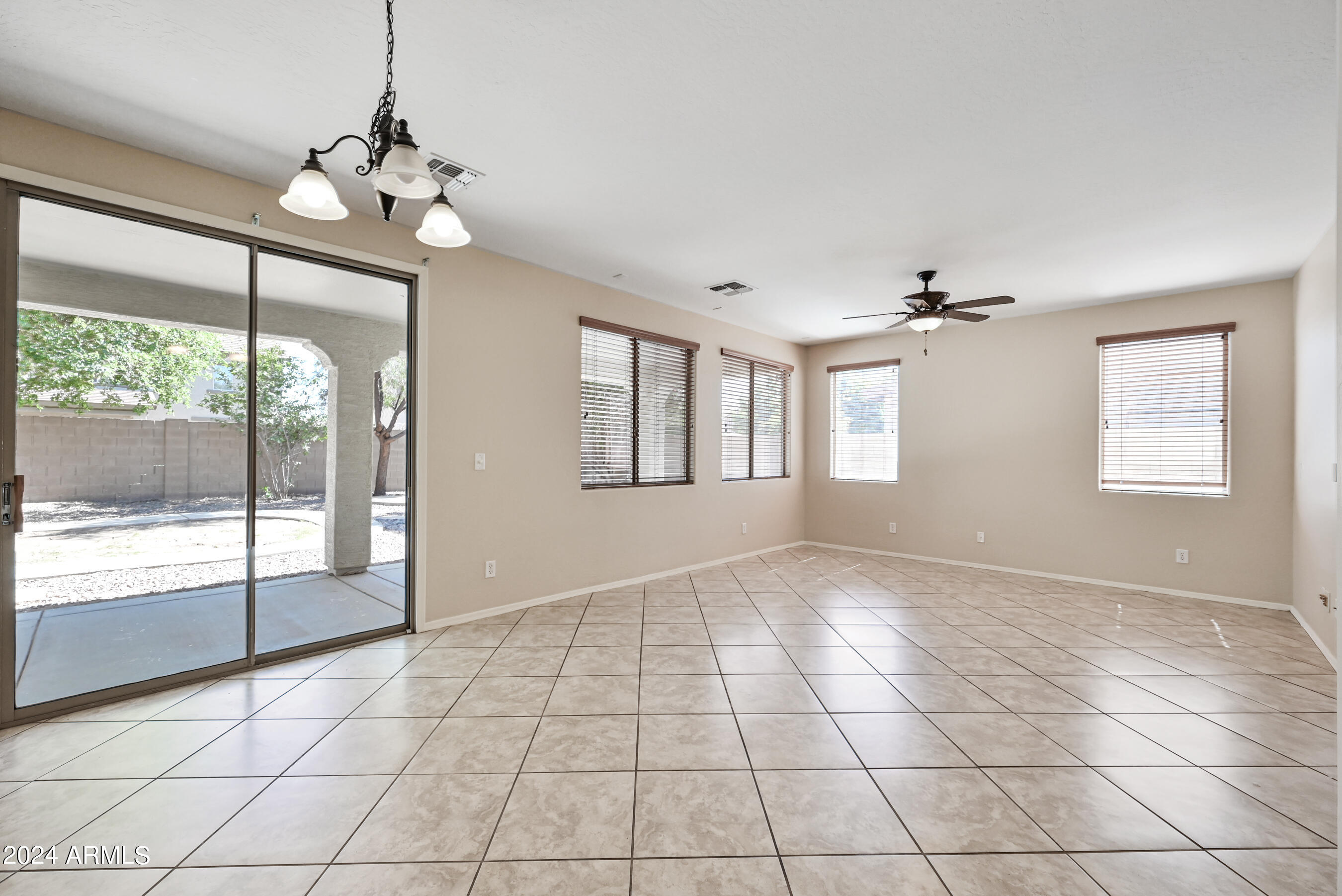 1543 E NIGHTINGALE Lane