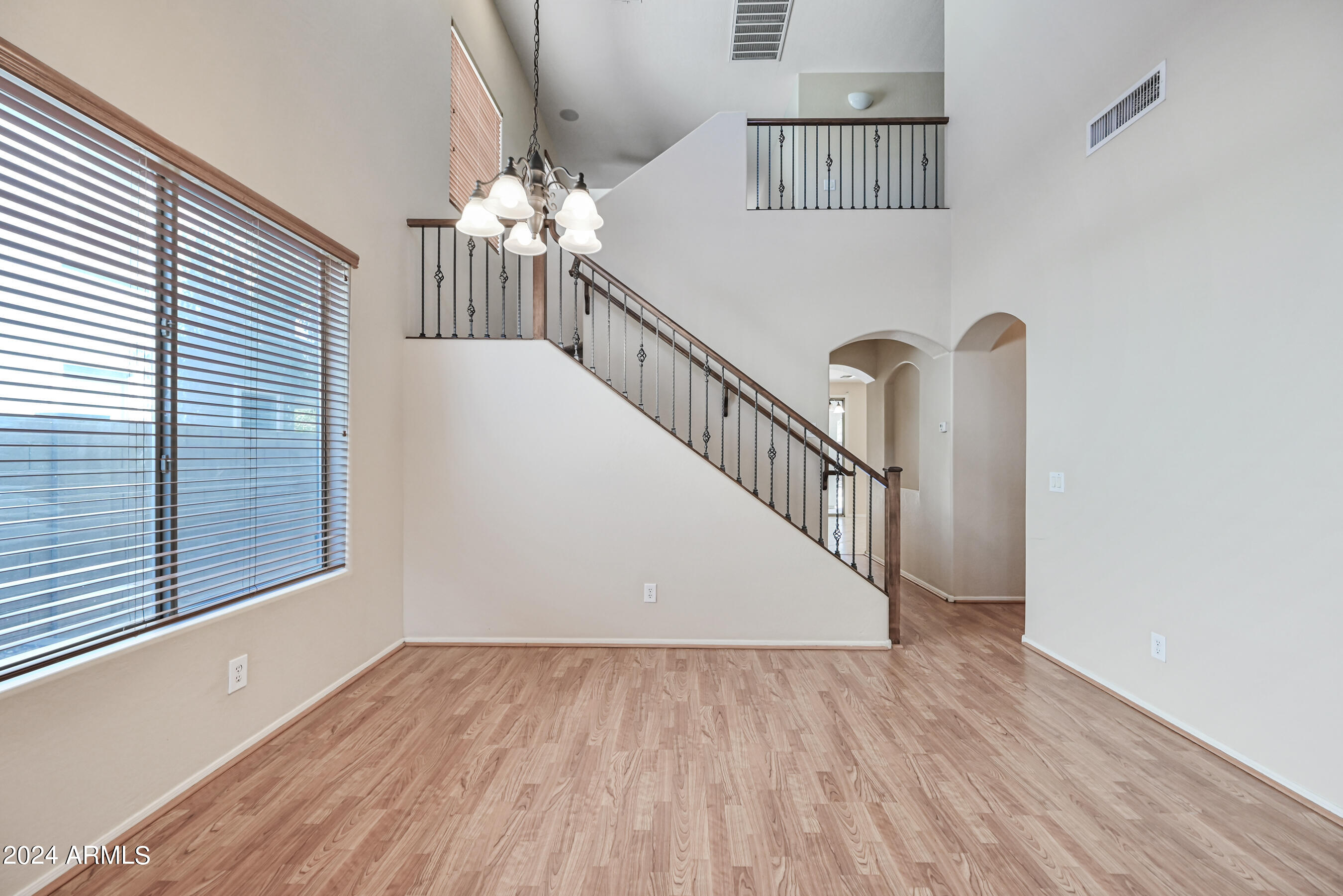 1543 E NIGHTINGALE Lane