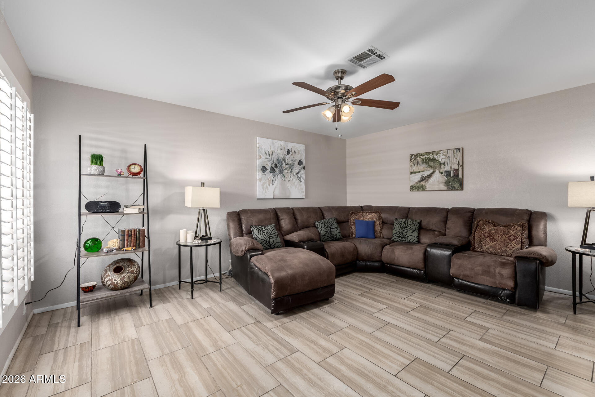 502 W HONONEGH Drive 1