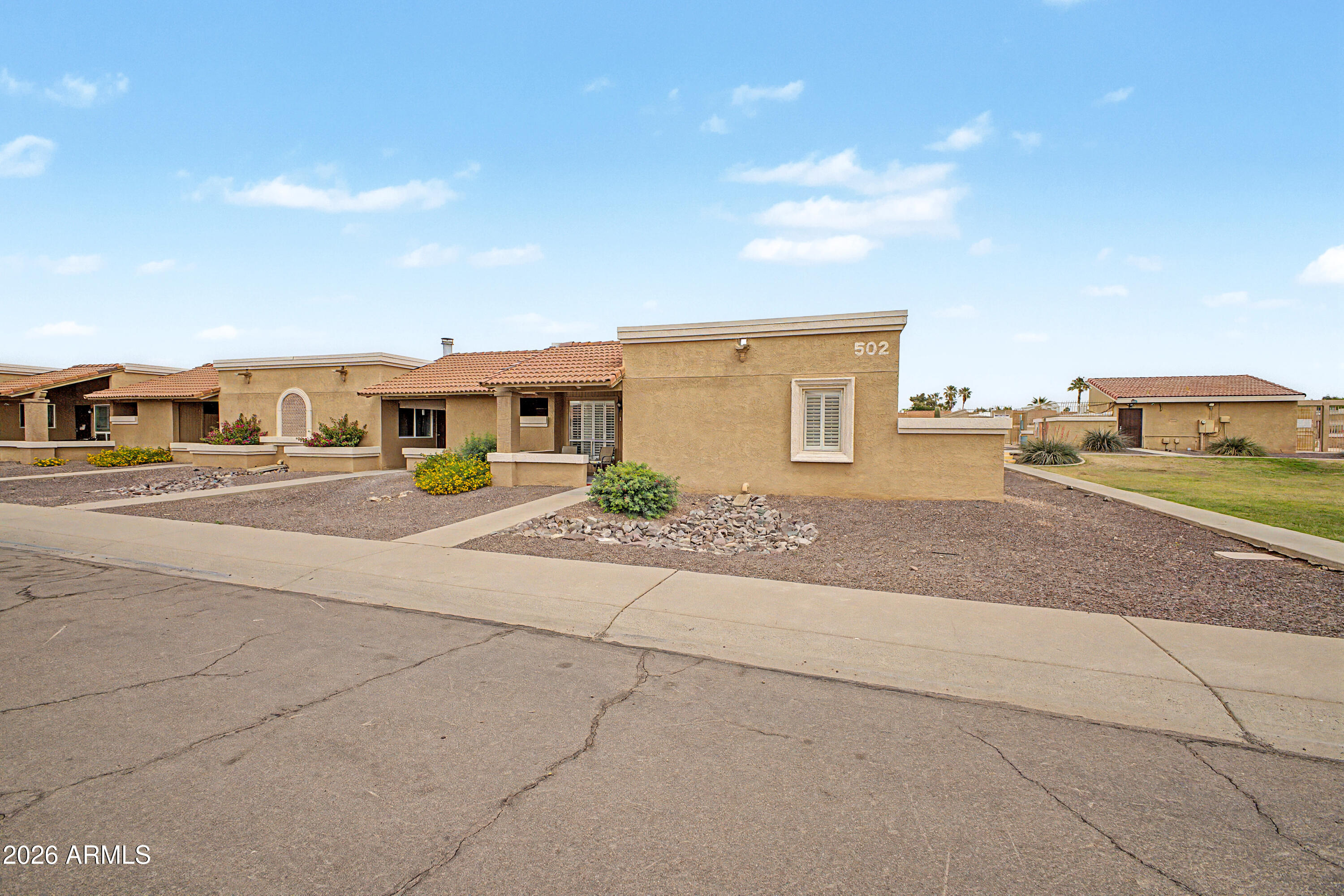 502 W HONONEGH Drive 1