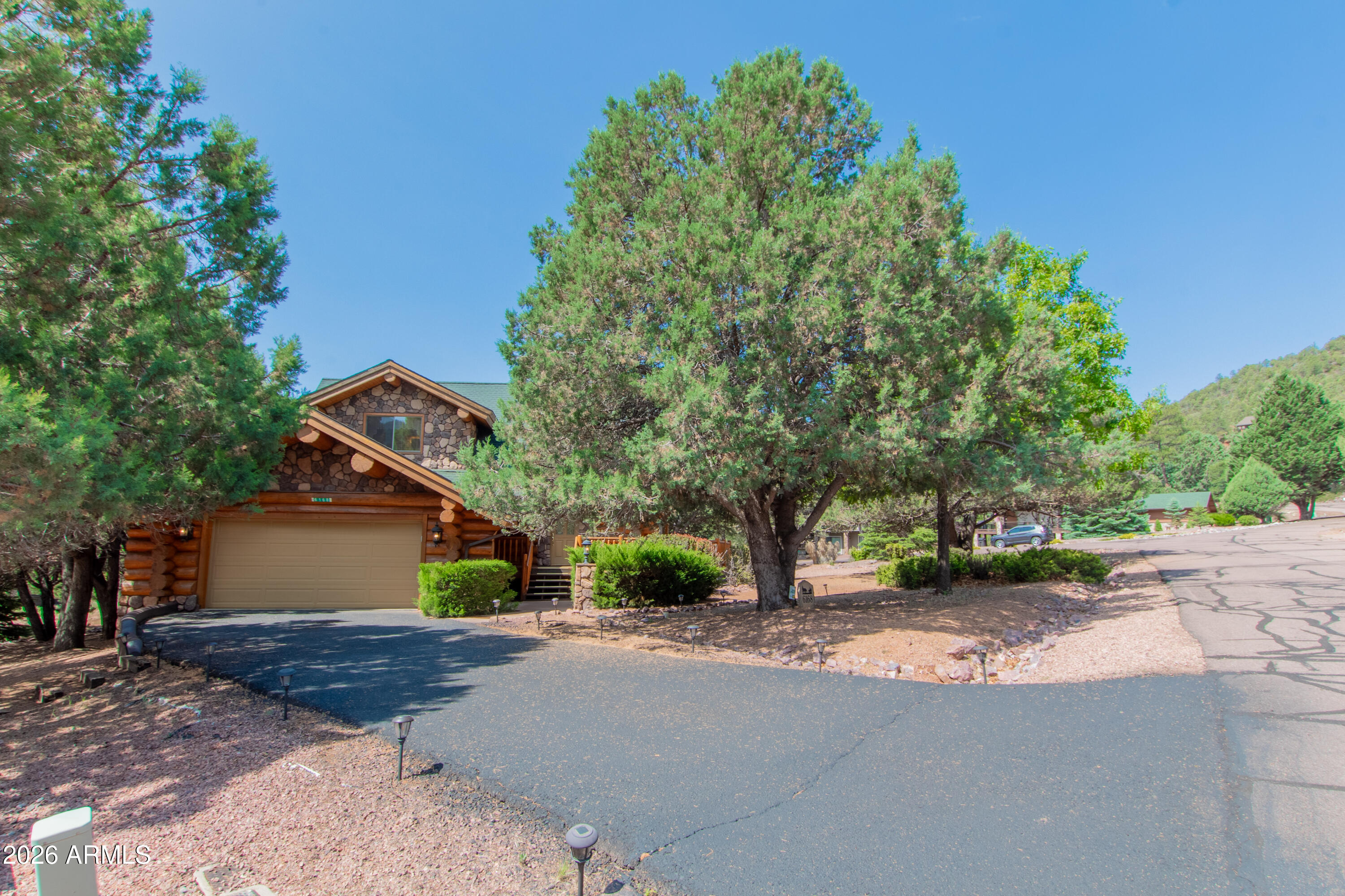 HIDDEN PINES - Residential