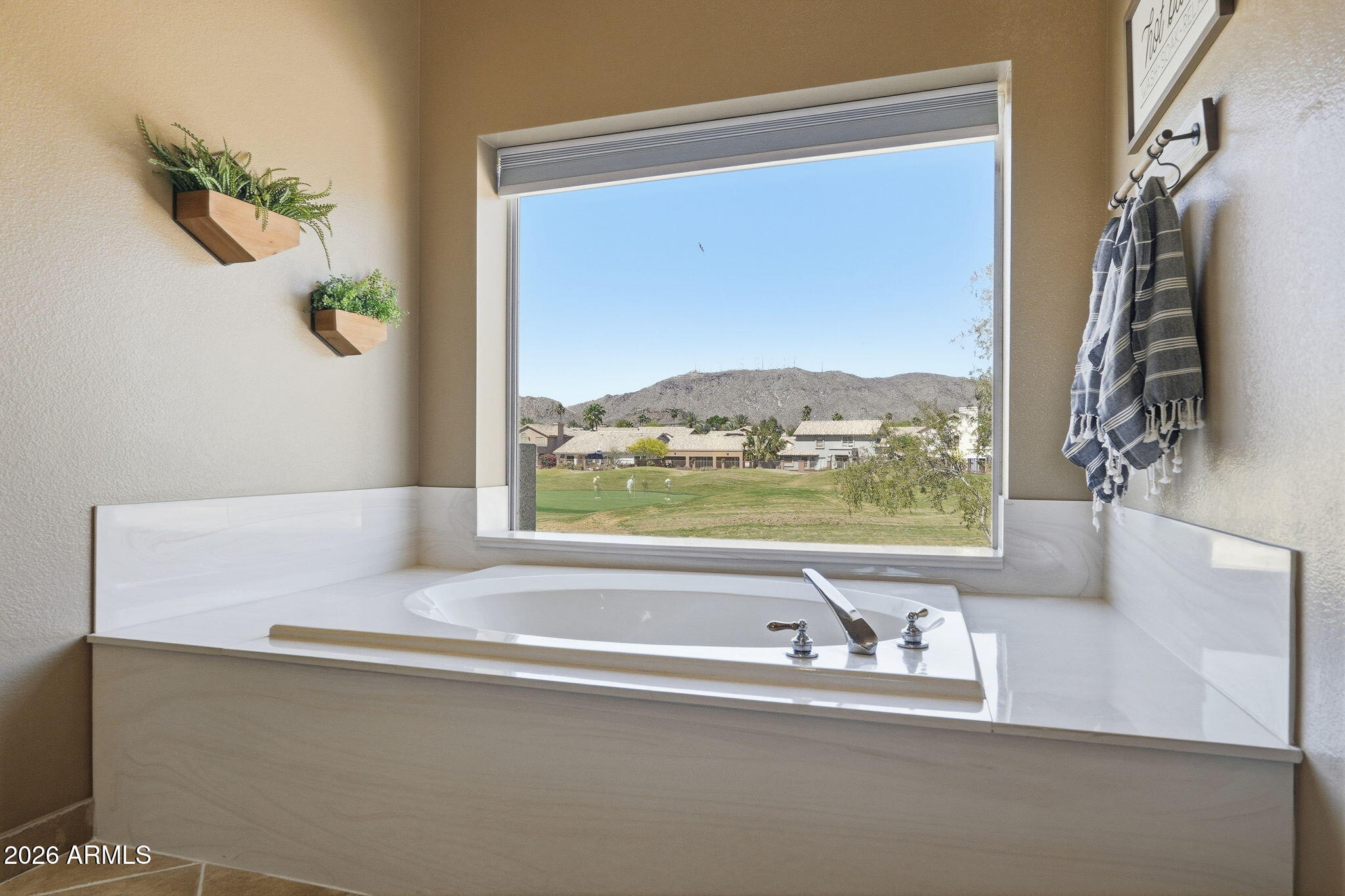 1454 E NIGHTHAWK Way