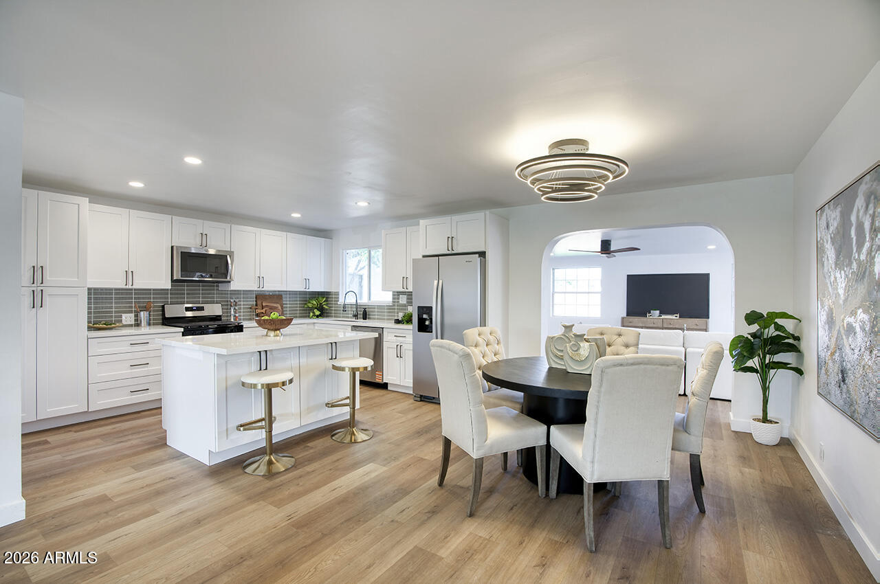 1212 W COOLIDGE Street