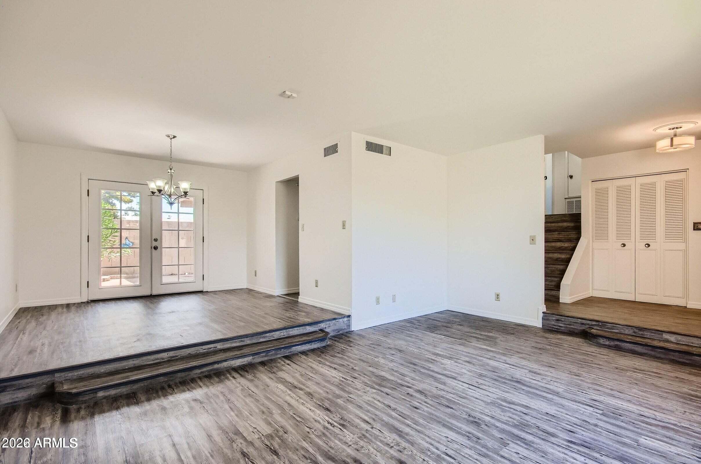 4865 N GRANITE REEF Road
