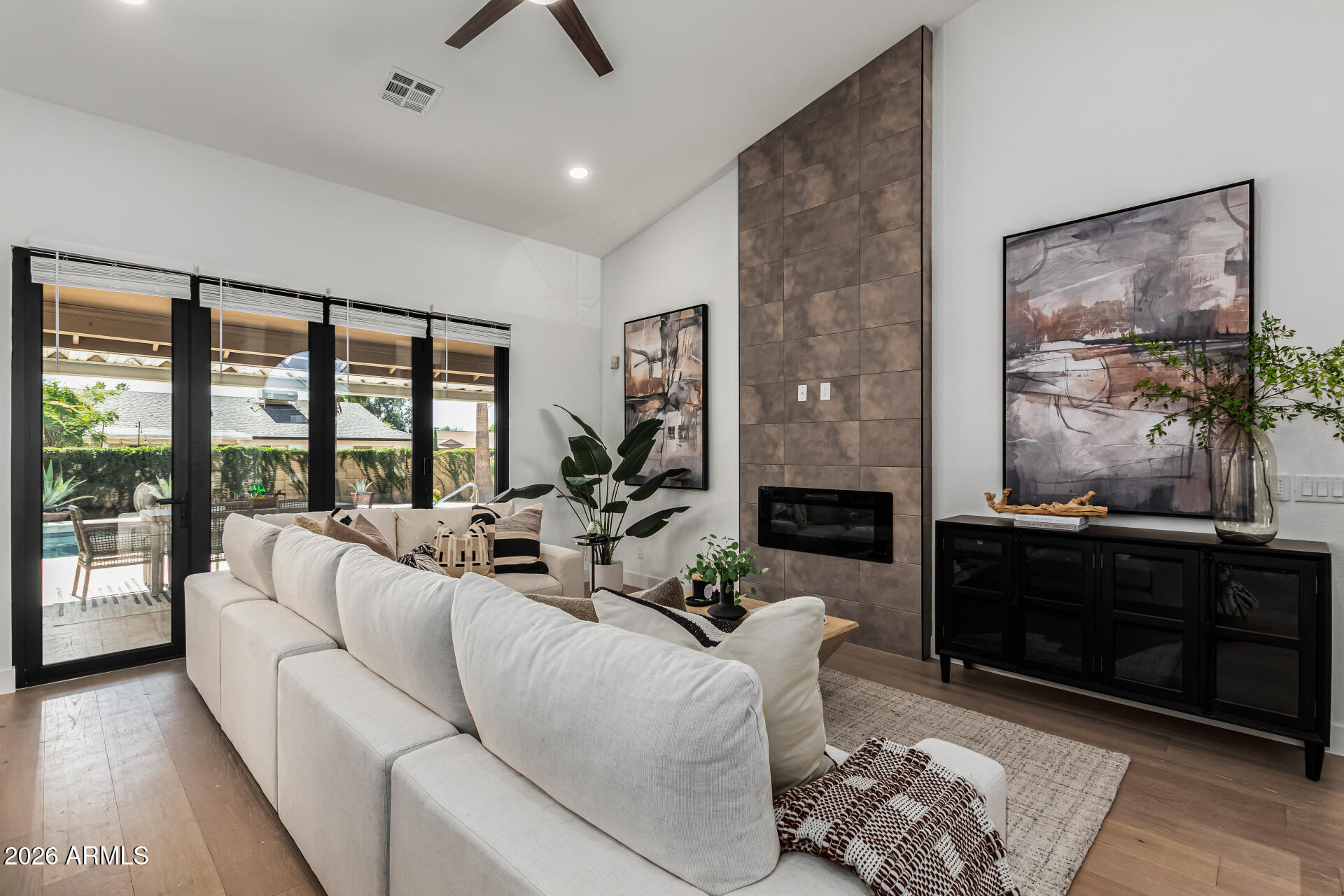 5239 E KATHLEEN Road