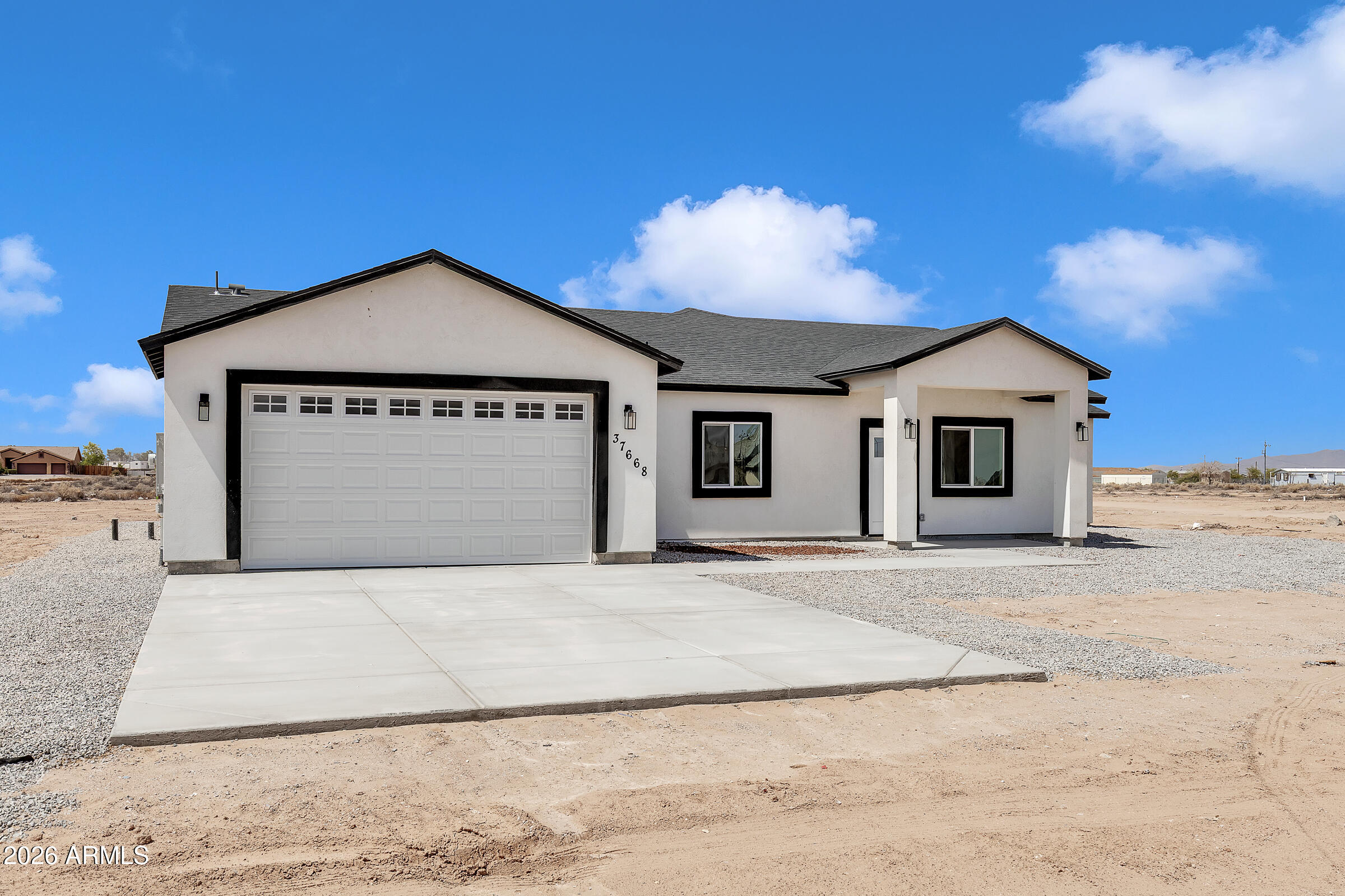 37668 W ILLINI Street