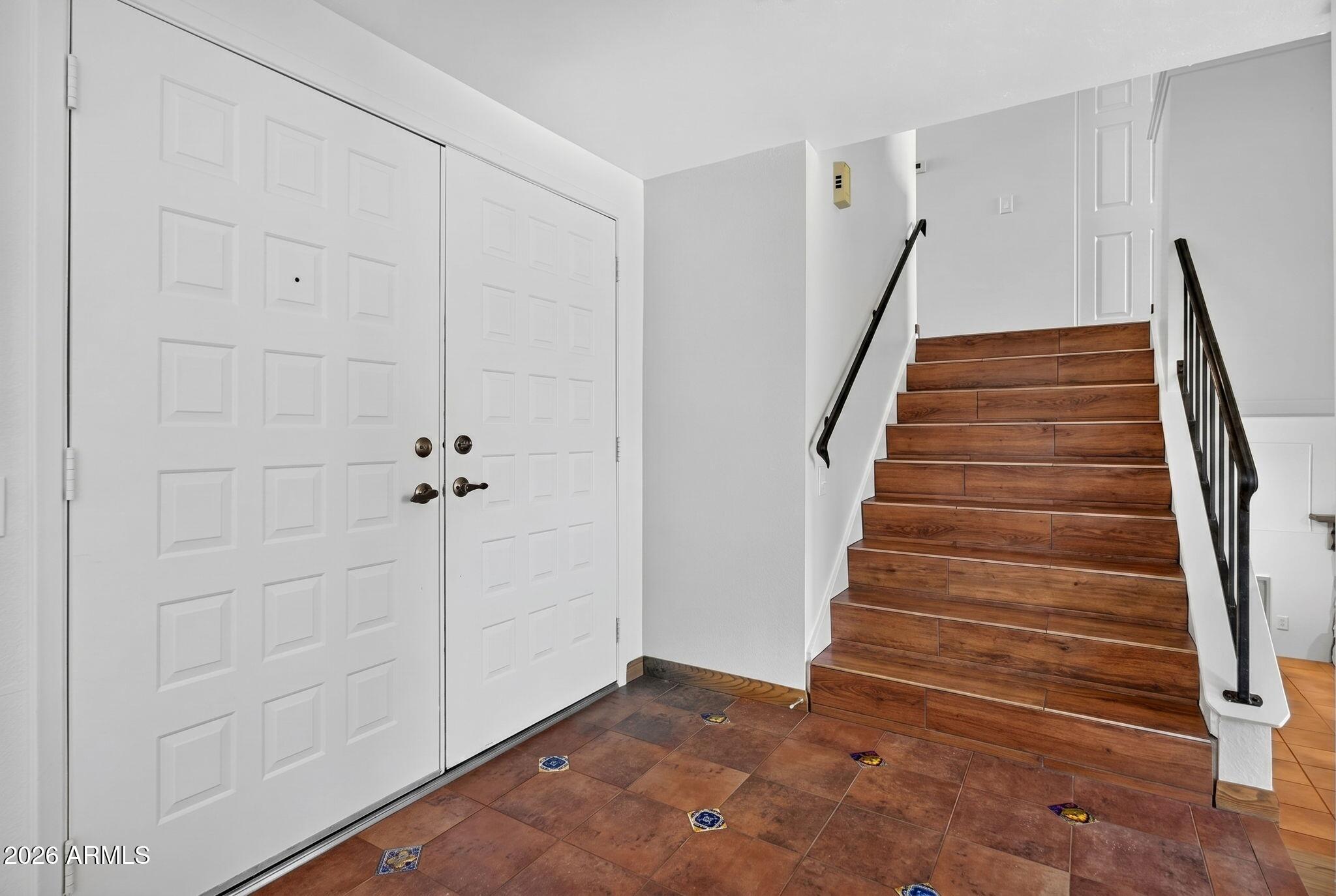 2119 E CROCUS Drive