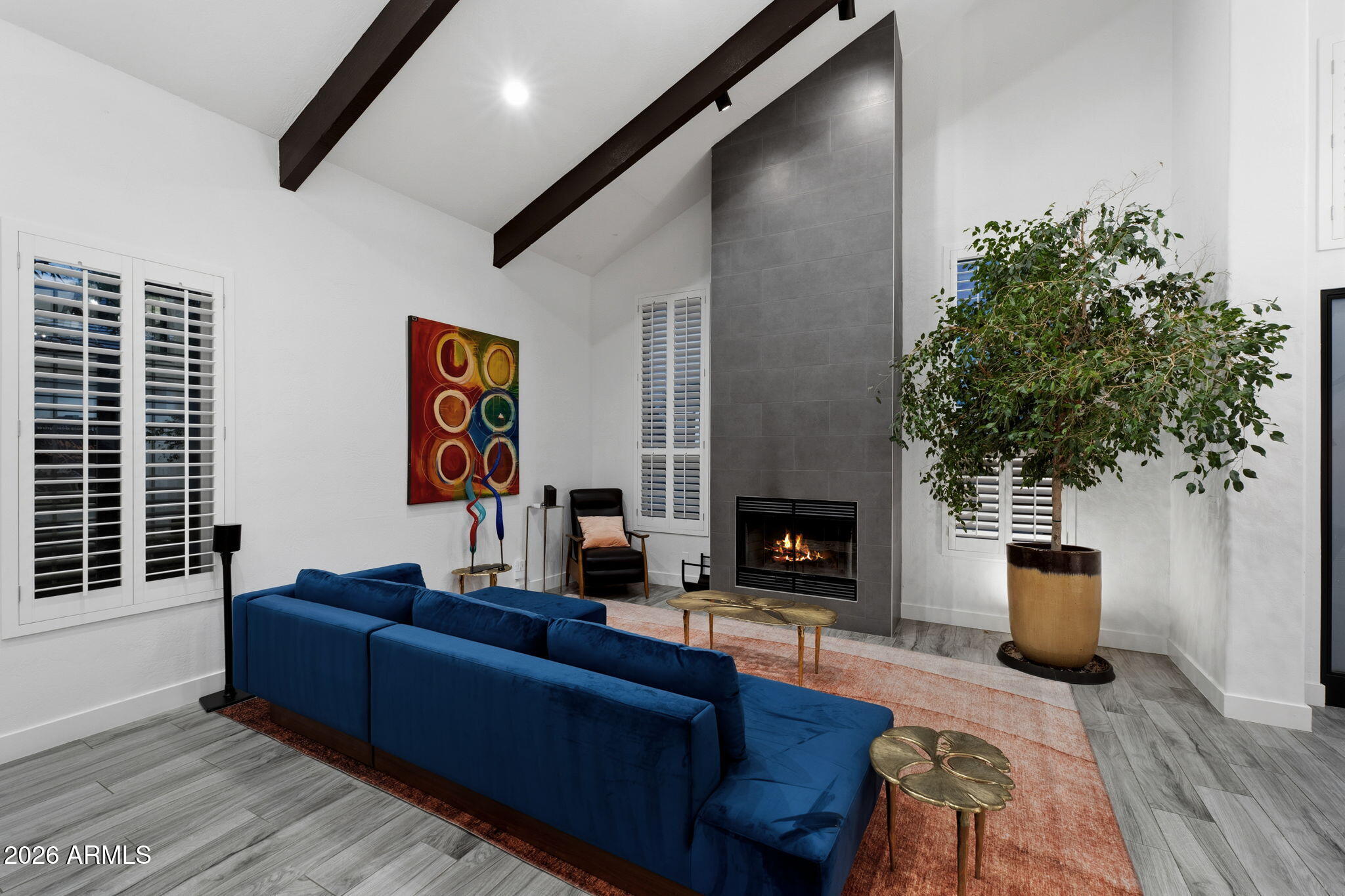 20 E LOS ARBOLES Circle