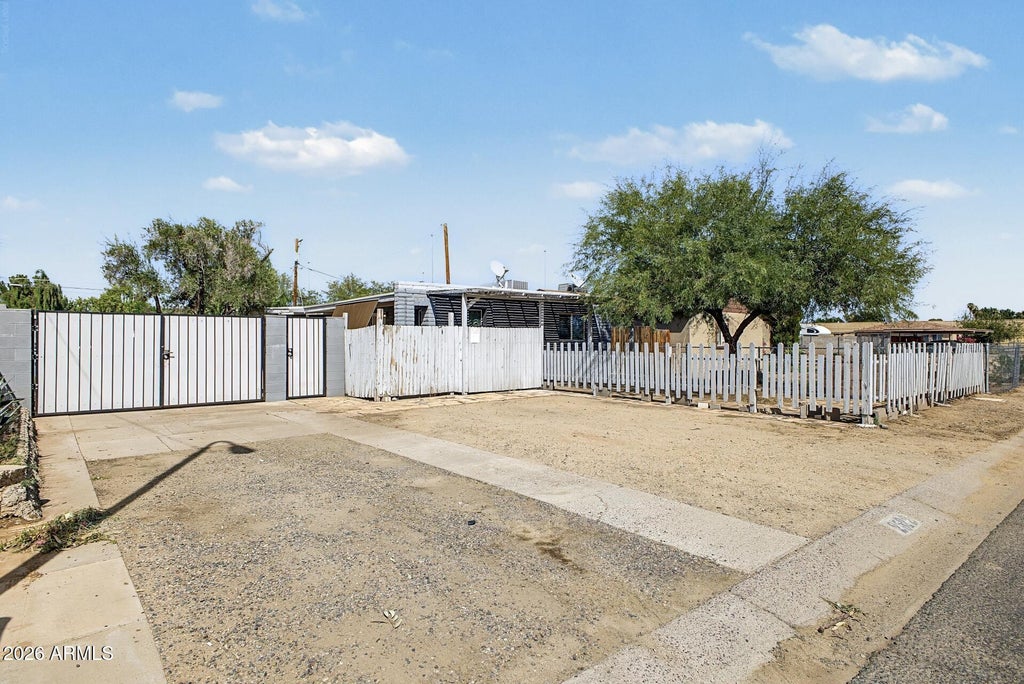 Photo of 2522 W Hayward Avenue, Phoenix, AZ 85051 (MLS # 7092738)