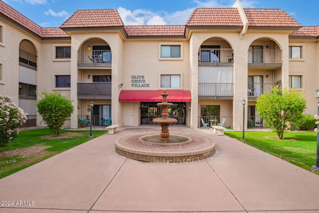 Photo of 3033 E Devonshire Avenue #2036, Phoenix, AZ 85016 (MLS # 6974307)