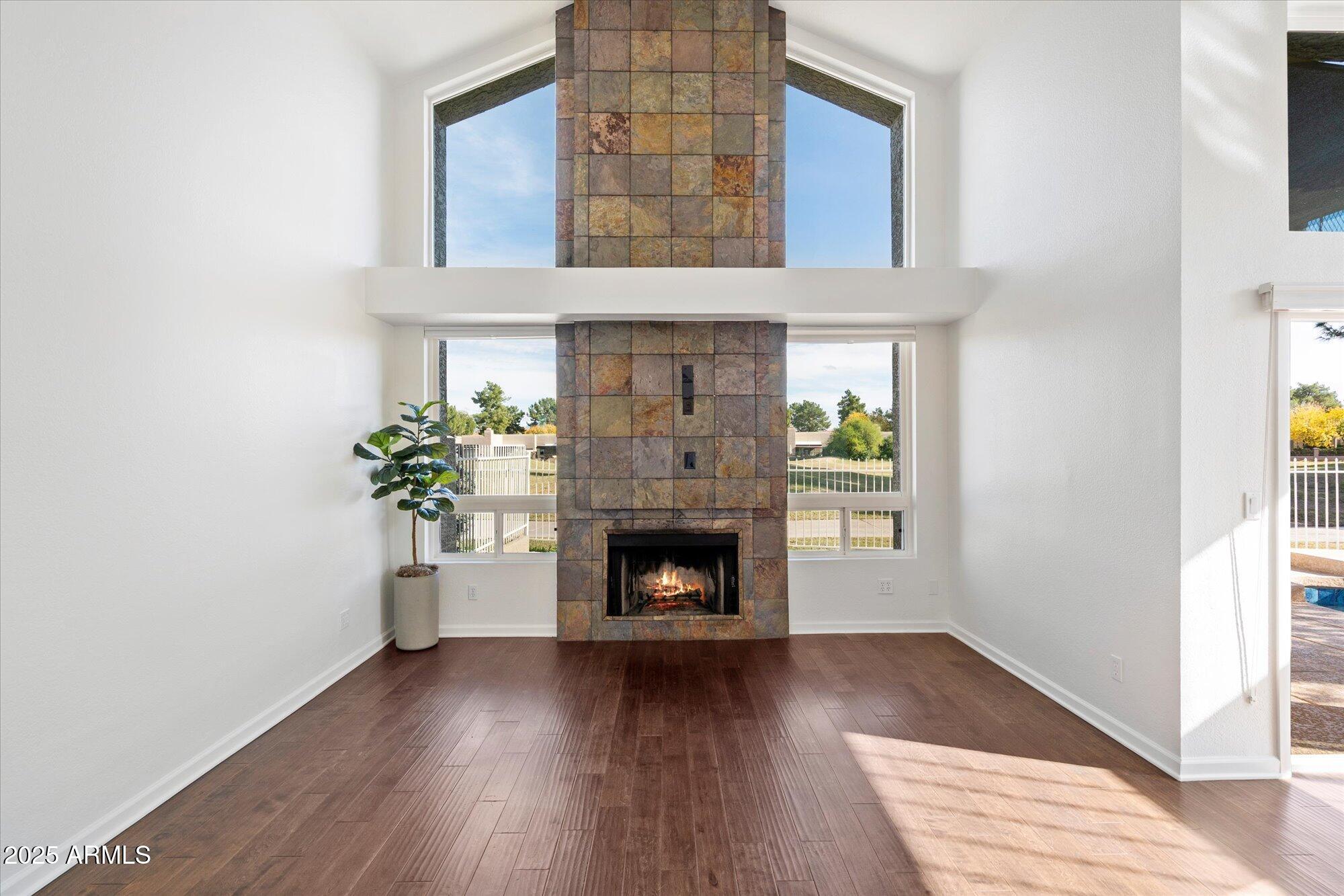 4028 E SUNNYSIDE Drive