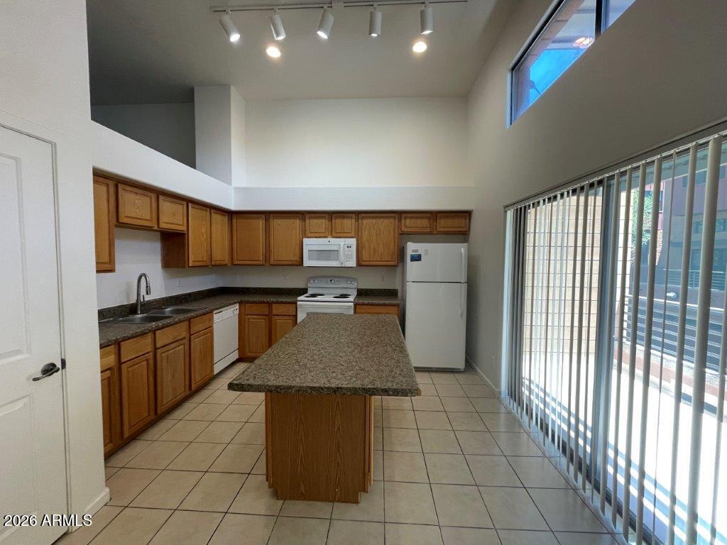 330 S FARMER Avenue 128