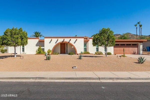 3357 E HATCHER RD, PHOENIX, AZ 85028 - Image 2c187eabe6374825b9d856eeaa1c2063/4150833963