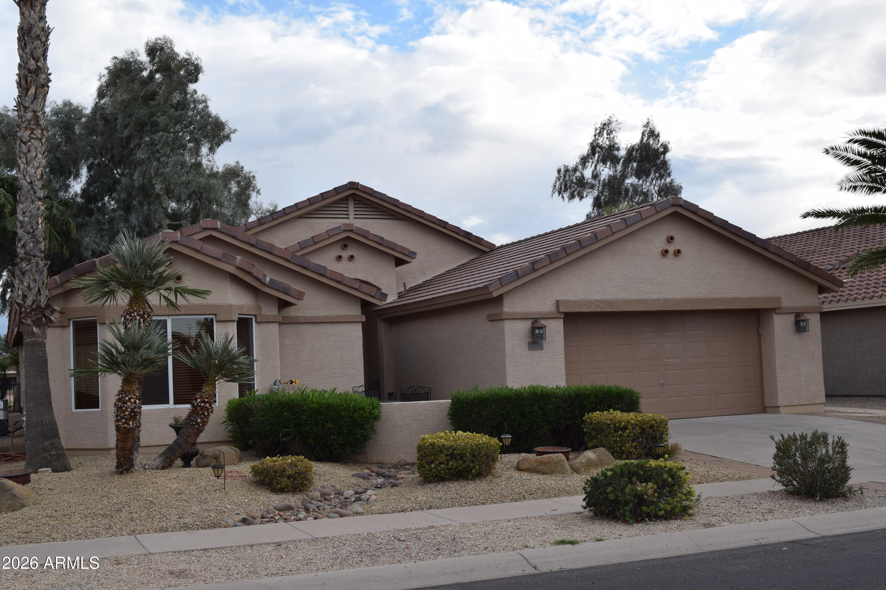 2391 E SANTIAGO Trail