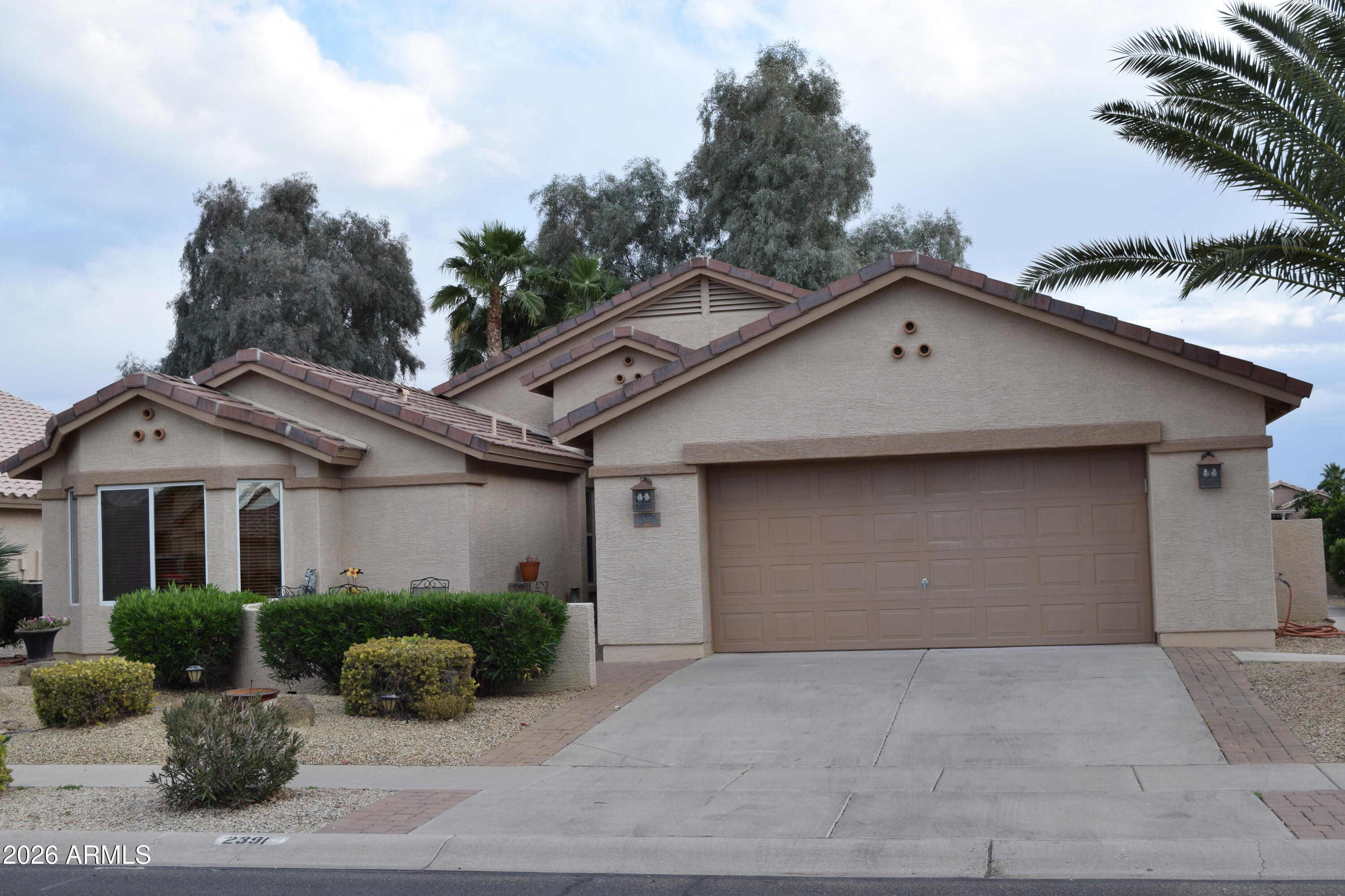 2391 E SANTIAGO Trail