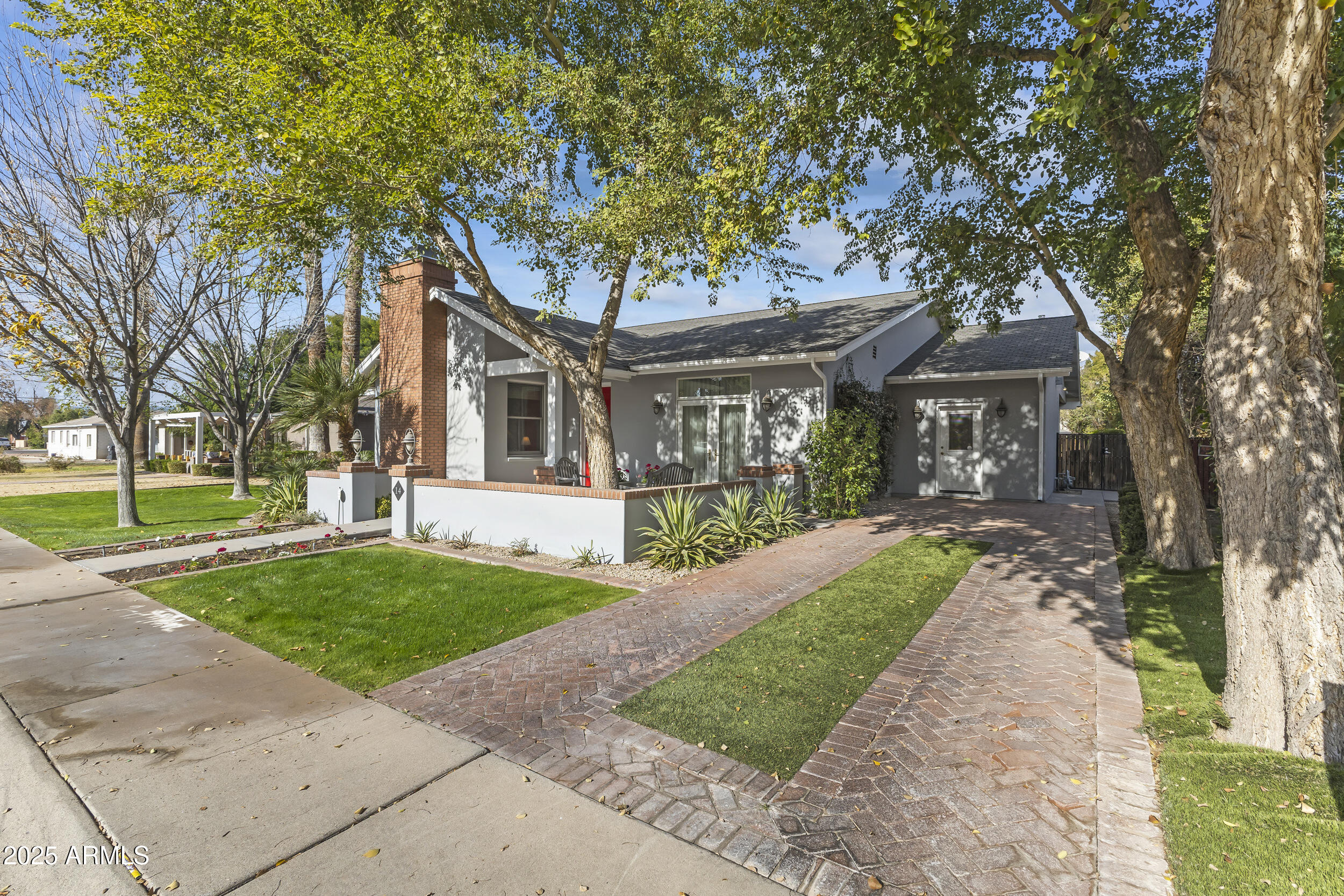 14 E 14TH Street