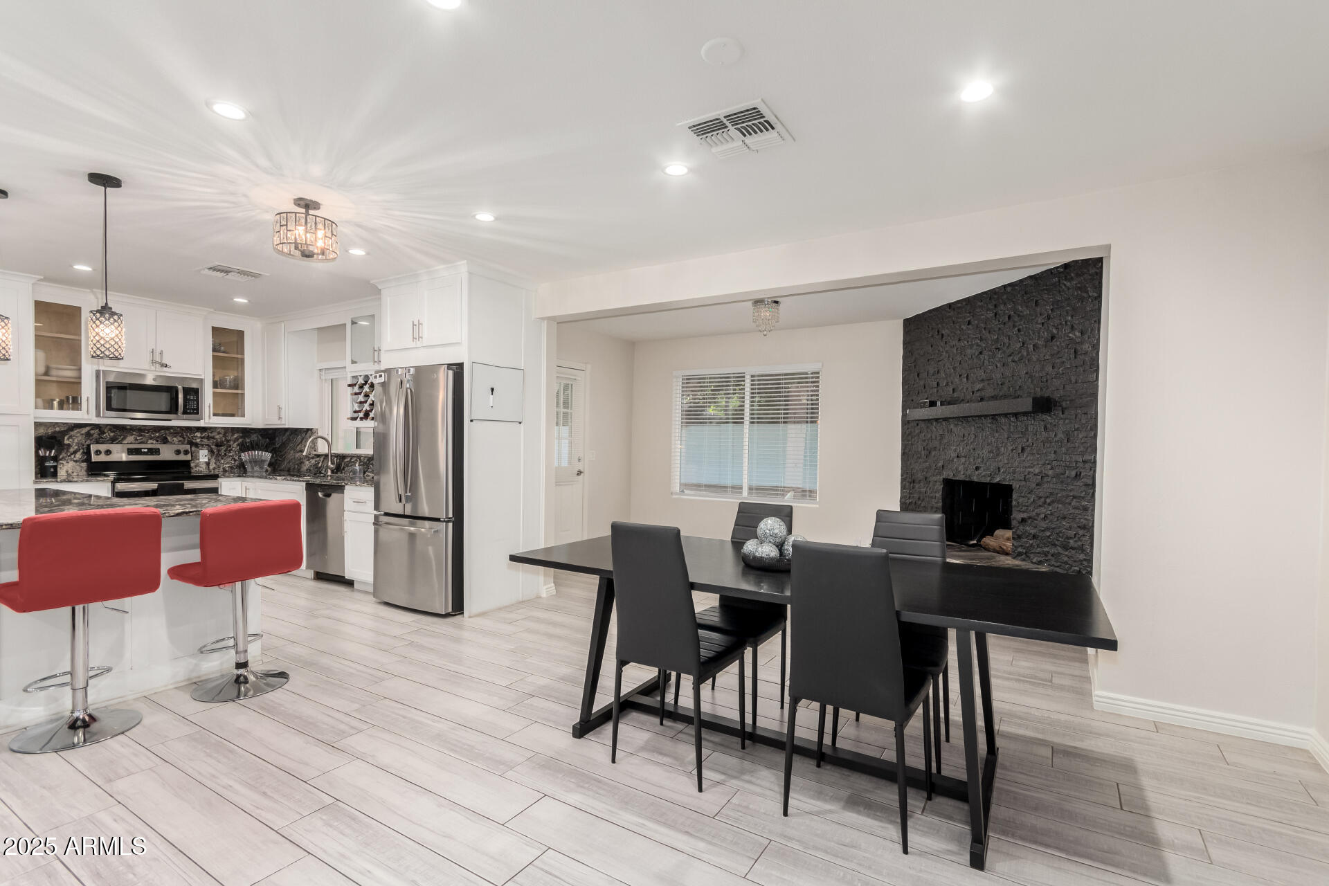 1532 W NORTHERN Avenue