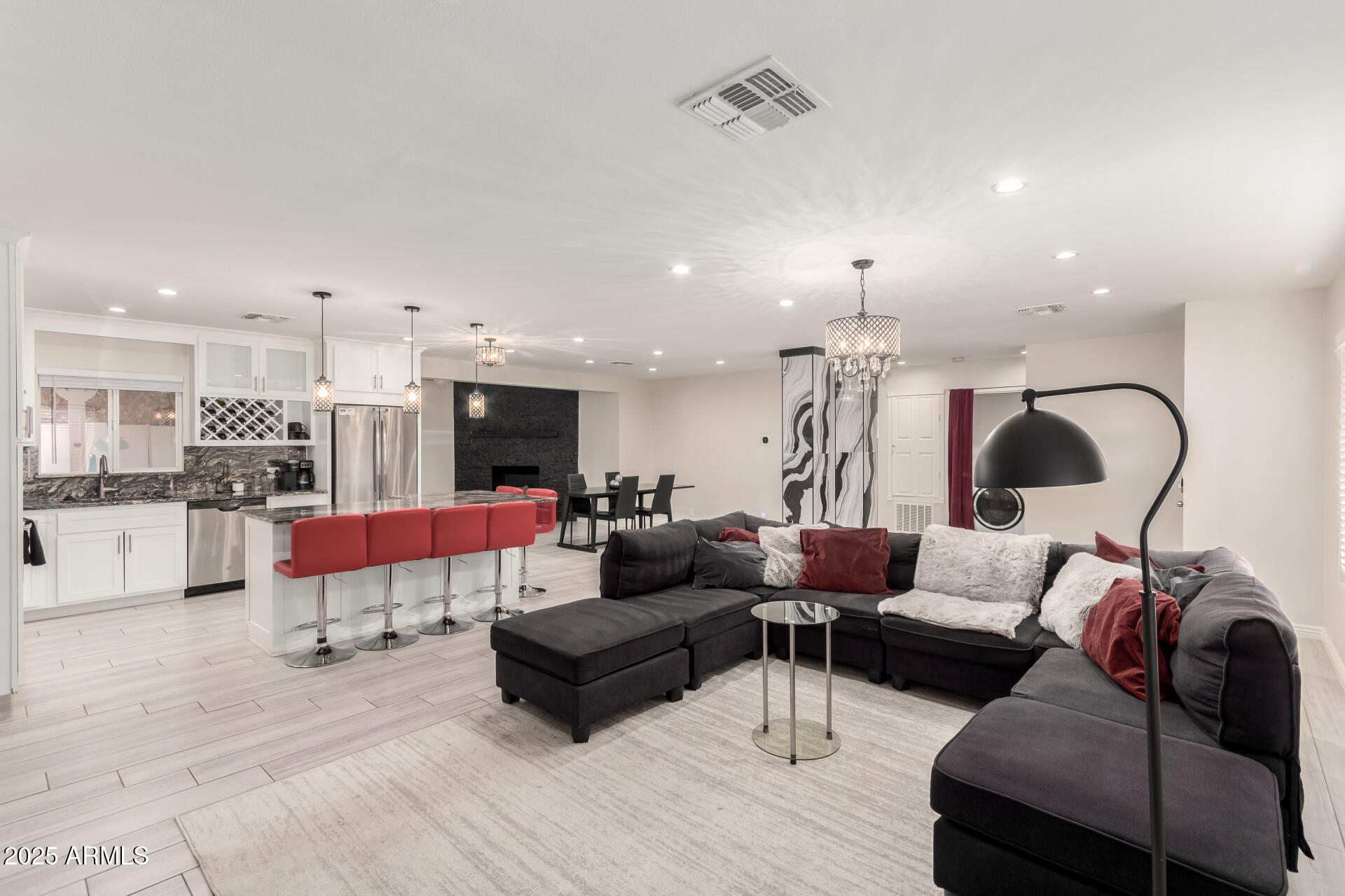 1532 W NORTHERN Avenue