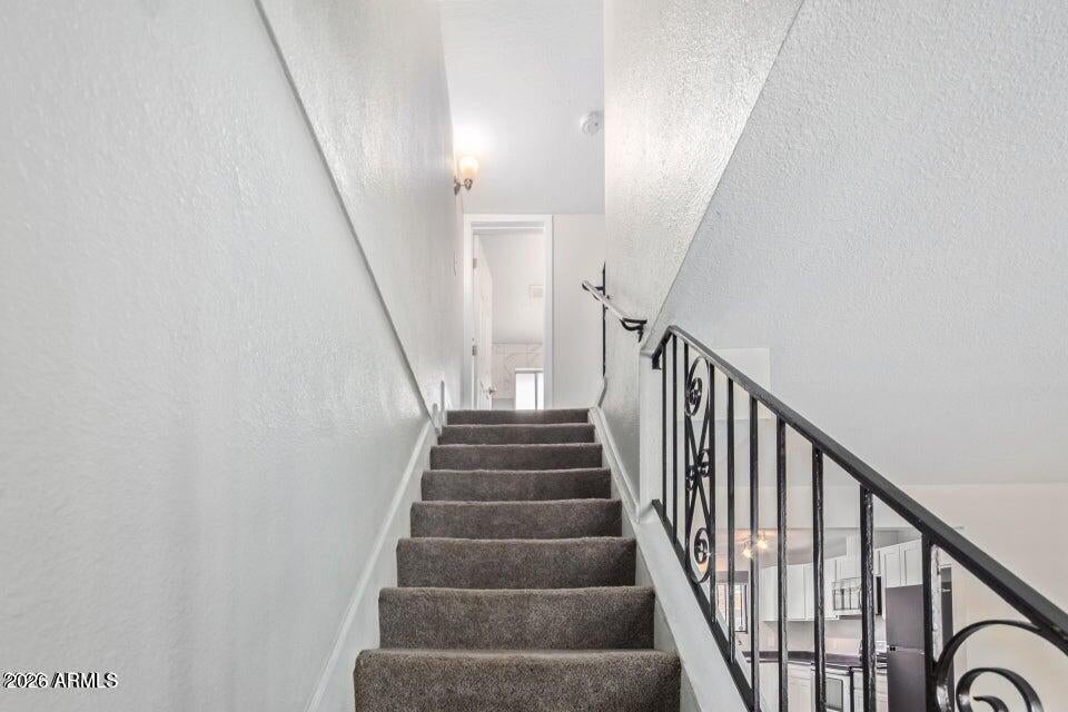 1533 W MISSOURI Avenue 6