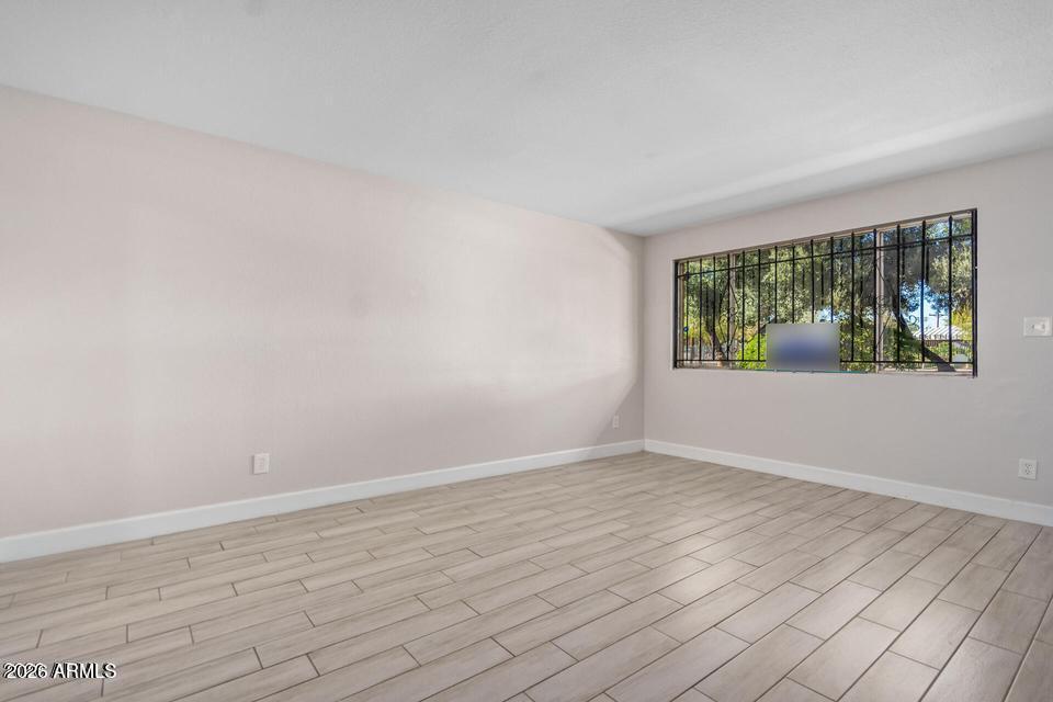 1533 W MISSOURI Avenue 6
