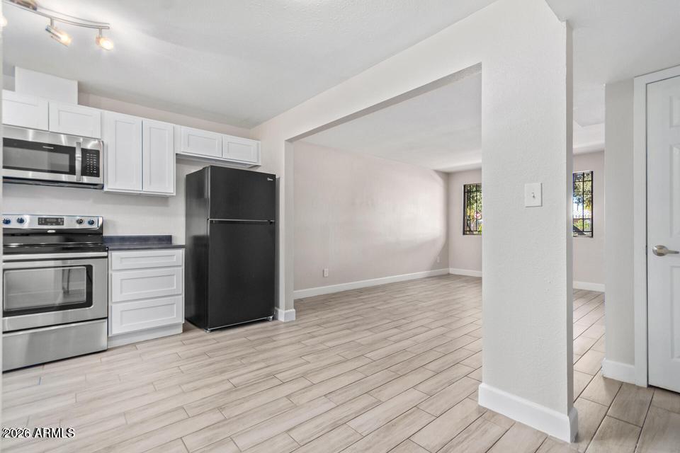 1533 W MISSOURI Avenue 6