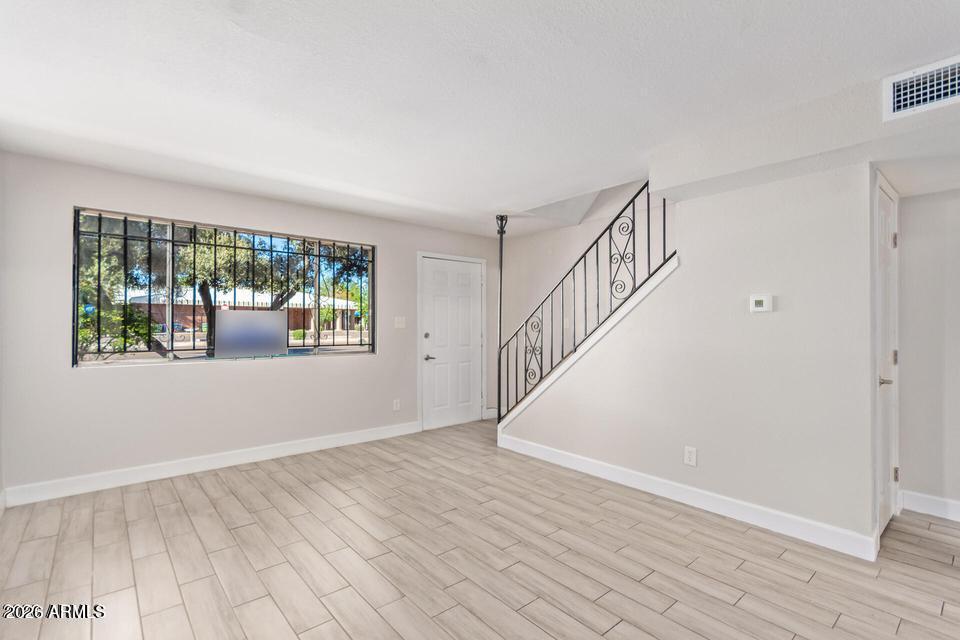 1533 W MISSOURI Avenue 6
