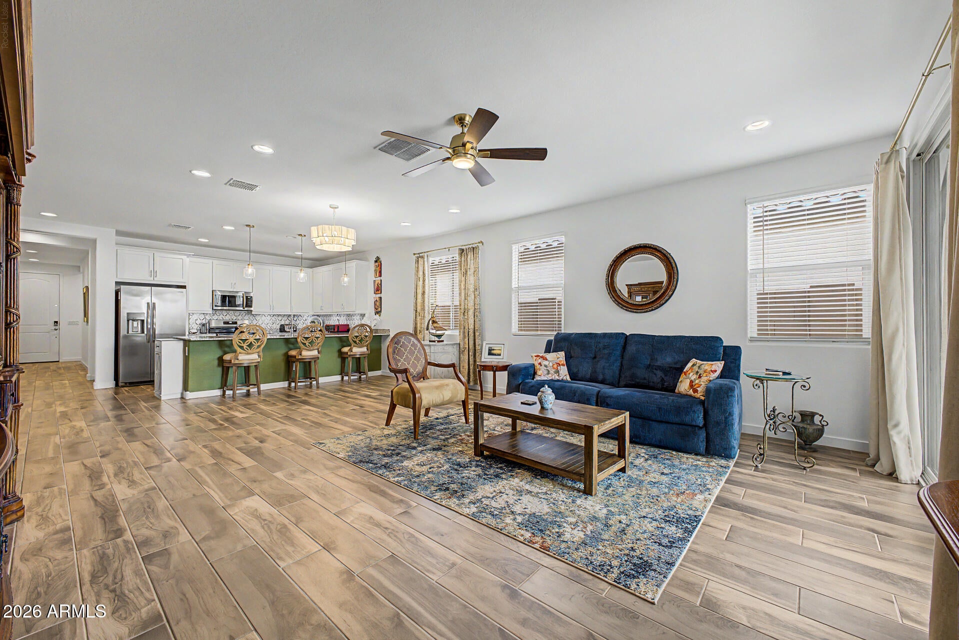 3221 E RANCHHAND Drive