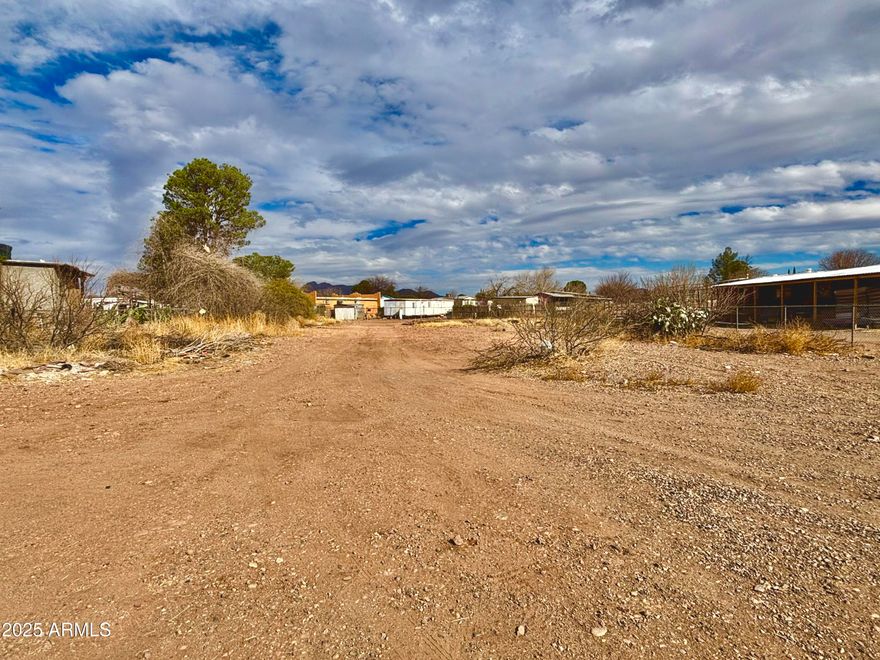 THE PRICE IS REIGHT!!! Stop renting and take this opportunity of a clear vacant lot ready for you to build or bring in your mobile, manufactured home. The community has both types of homes. Along with SUUNYSIDE FIRE DEPARTMENT and a Convenient Store/Bar and Grill. Easy access from the Pan American Highway, close enough to town, yet not in the middle.  (BUYERS make your best OFFER)